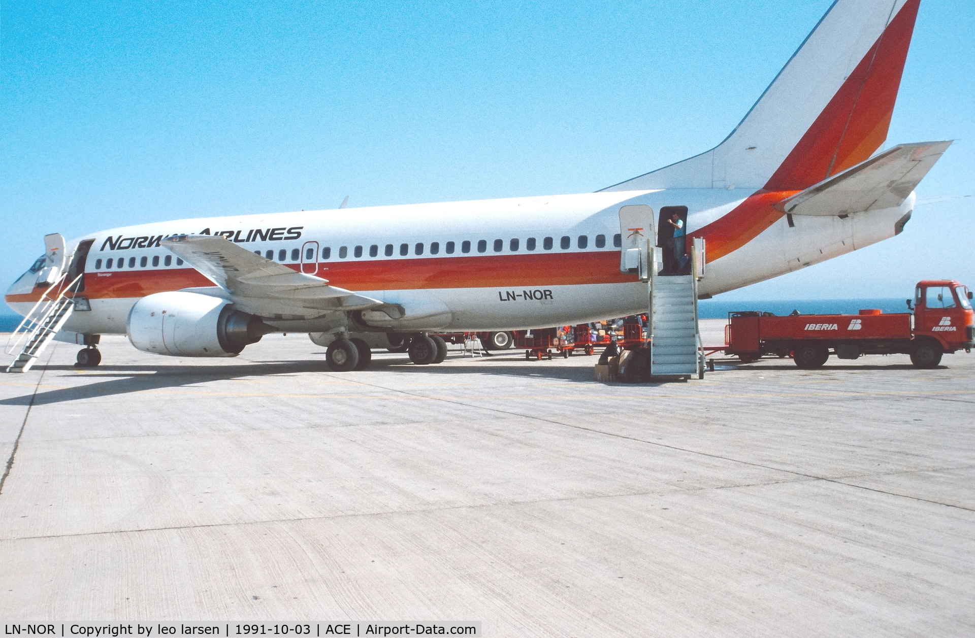 LN-NOR, 1987 Boeing 737-33A C/N 23827, Lanzarote 3.10.1991 Norway Airlines.ex Air Europa