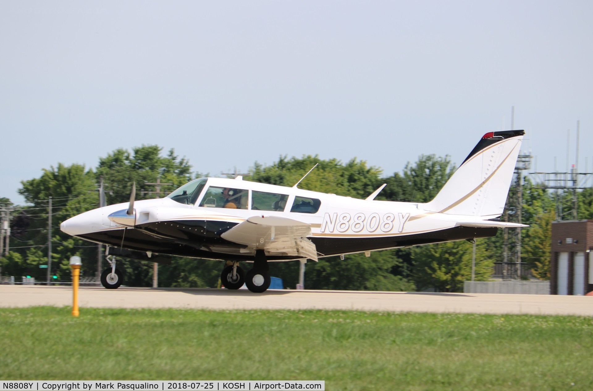 N8808Y, 1969 Piper PA-30 Twin Comanche Twin Comanche C/N 30-1965, Piper PA-30