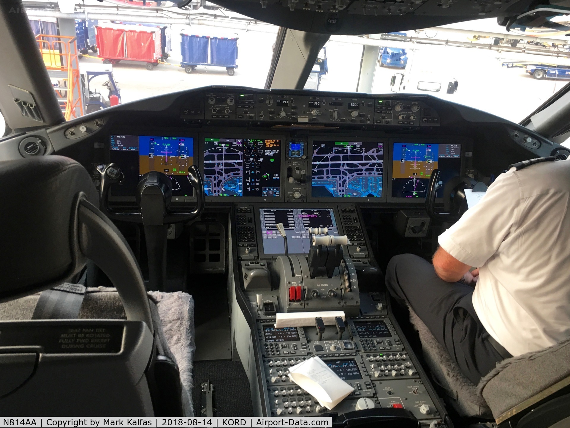 N814AA, 2016 Boeing 787-8 Dreamliner C/N 40632, N814AA preparing for departure at KORD