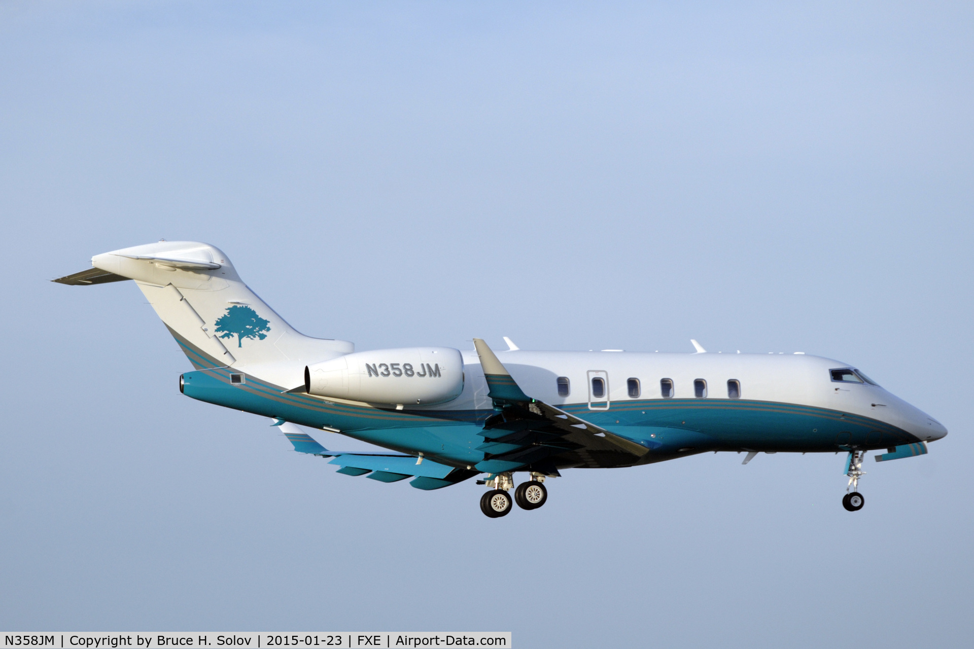 N358JM, 2014 Bombardier Challenger 350 (BD-100-1A10) C/N 20518, on approach to FXE