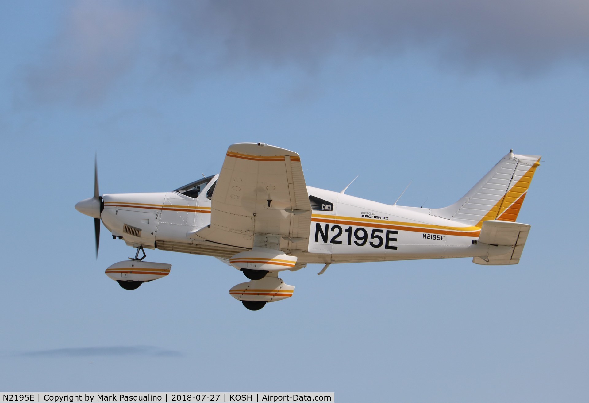 N2195E, 1978 Piper PA-28-181 C/N 28-7990182, Piper PA-28-181