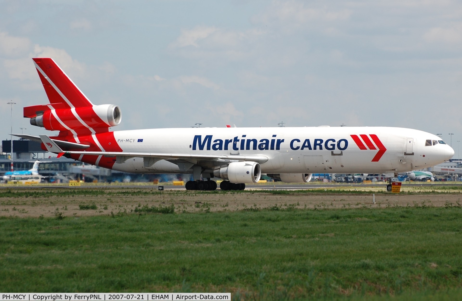 PH-MCY, 1991 McDonnell Douglas MD-11F C/N 48445, Martinair MD11F taxying to its stand