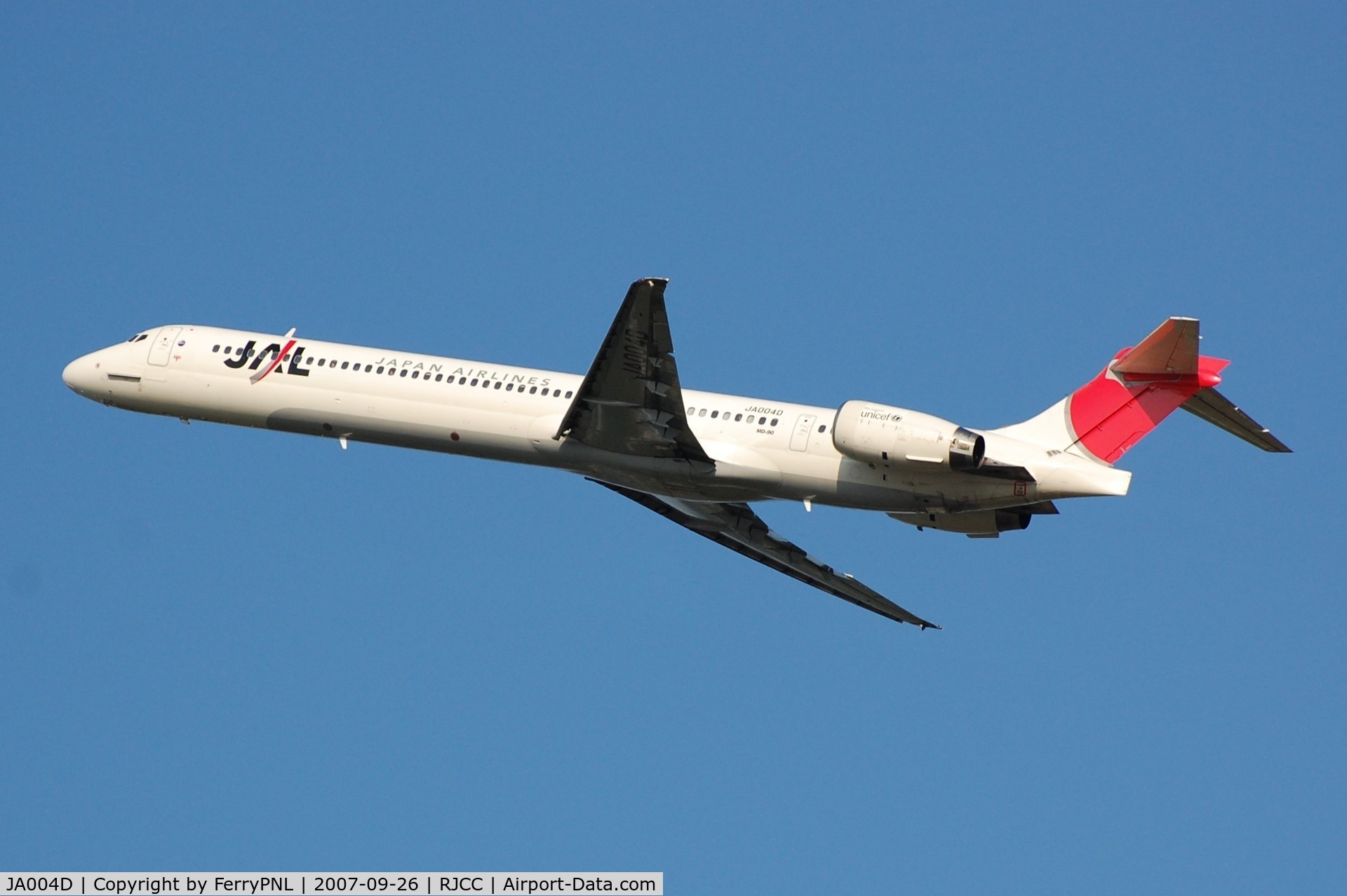 JA004D, 1997 McDonnell Douglas MD-90-30 C/N 53558, JAL MD-90 taking-off.