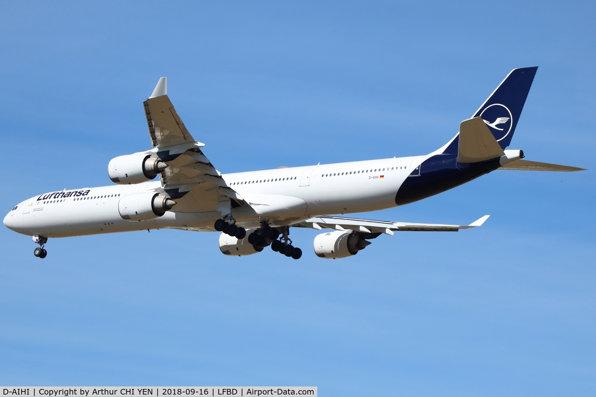 D-AIHI, 2004 Airbus A340-642 C/N 569, Lufthansa A340-600 with new livery on final RWY23 at BOD.