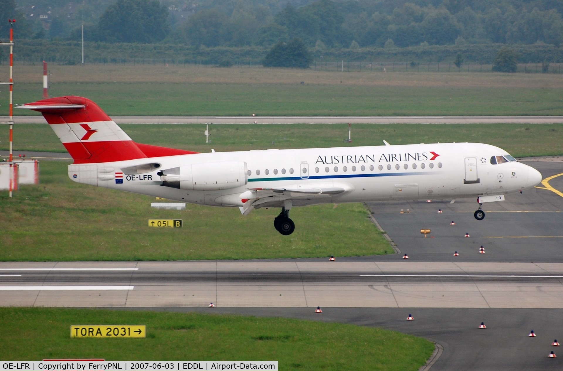 OE-LFR, 1996 Fokker 70 (F-28-0070) C/N 11572, Austrian Fk70 landing in DUS