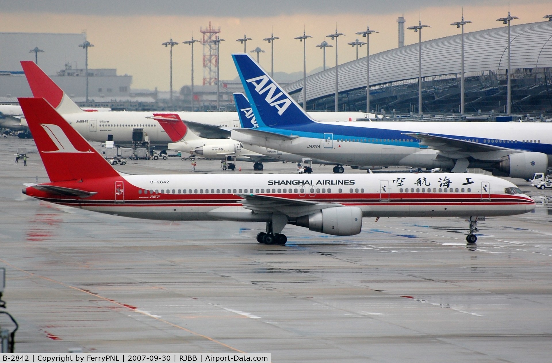 B-2842, 1994 Boeing 757-26D C/N 27342, Shanghai B752 arrived in KIX