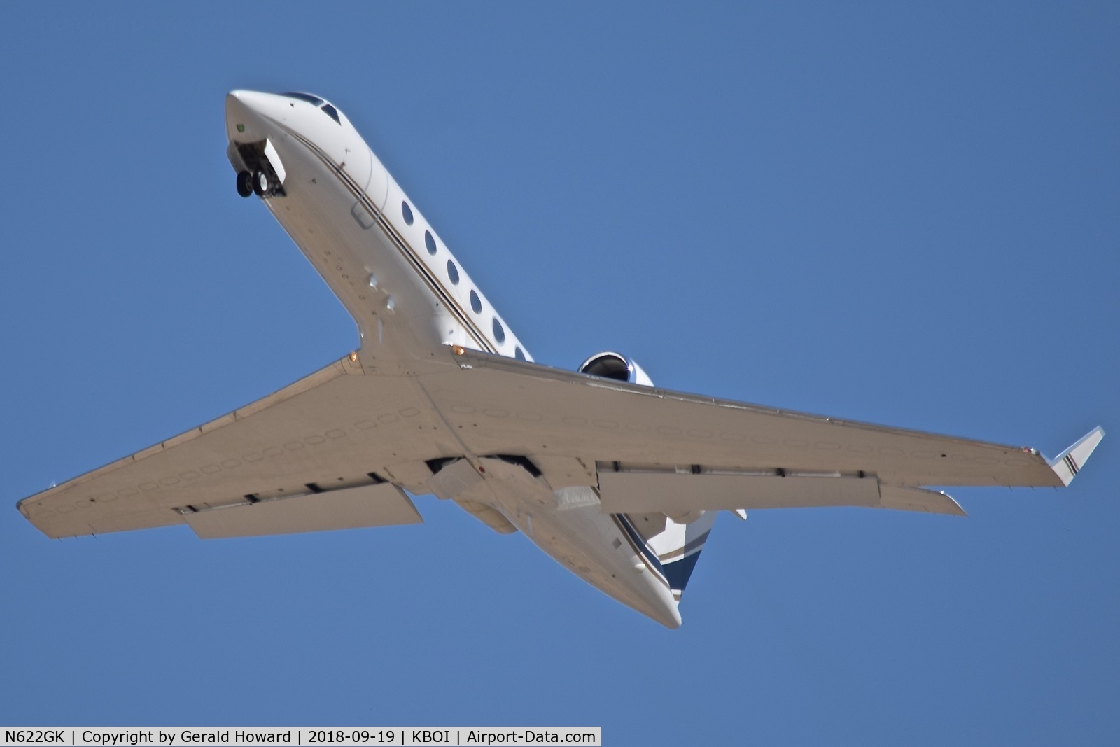N622GK, 2009 Gulfstream Aerospace G450 (GIV-X) C/N 4164, Climb out from RWY 28L.