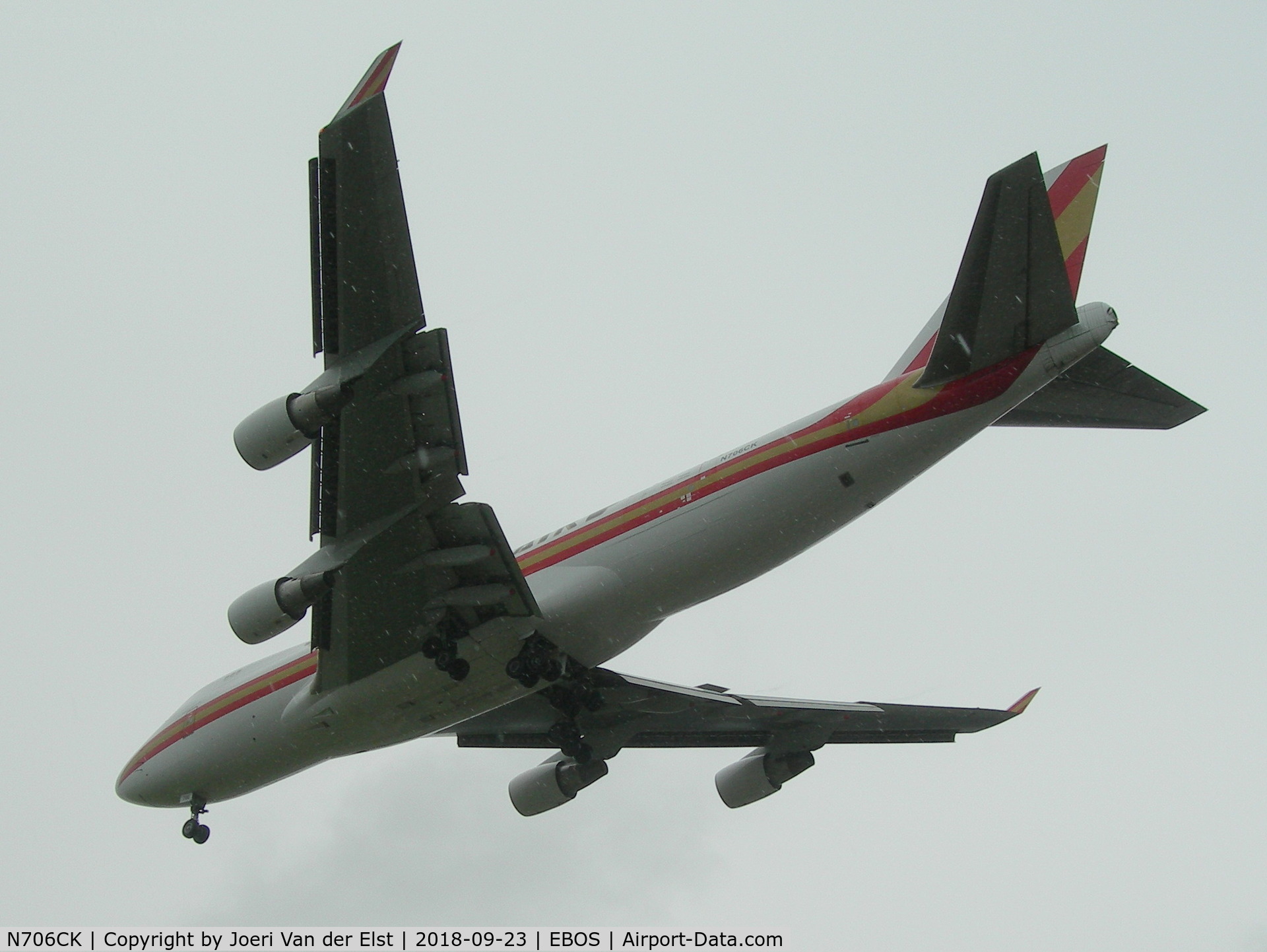 N706CK, 2001 Boeing 747-4B5F/SCD C/N 27073, Moments before touchdown rwy08