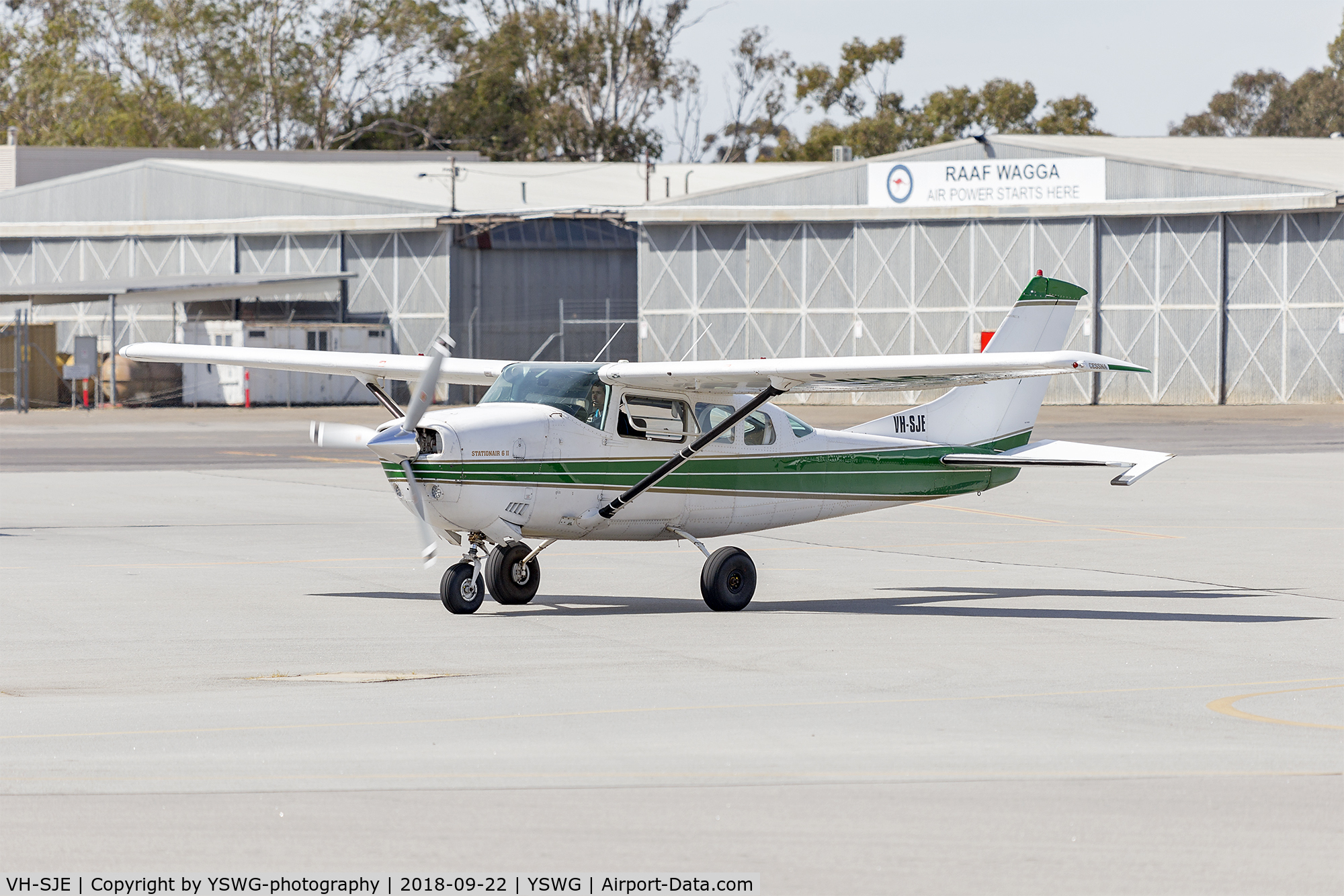 VH-SJE, 1976 Cessna U206F Stationair C/N U20603277, Skydive Oz (VH-SJE) Cessna U206F Stationair taxiing at Wagga Wagga Airport