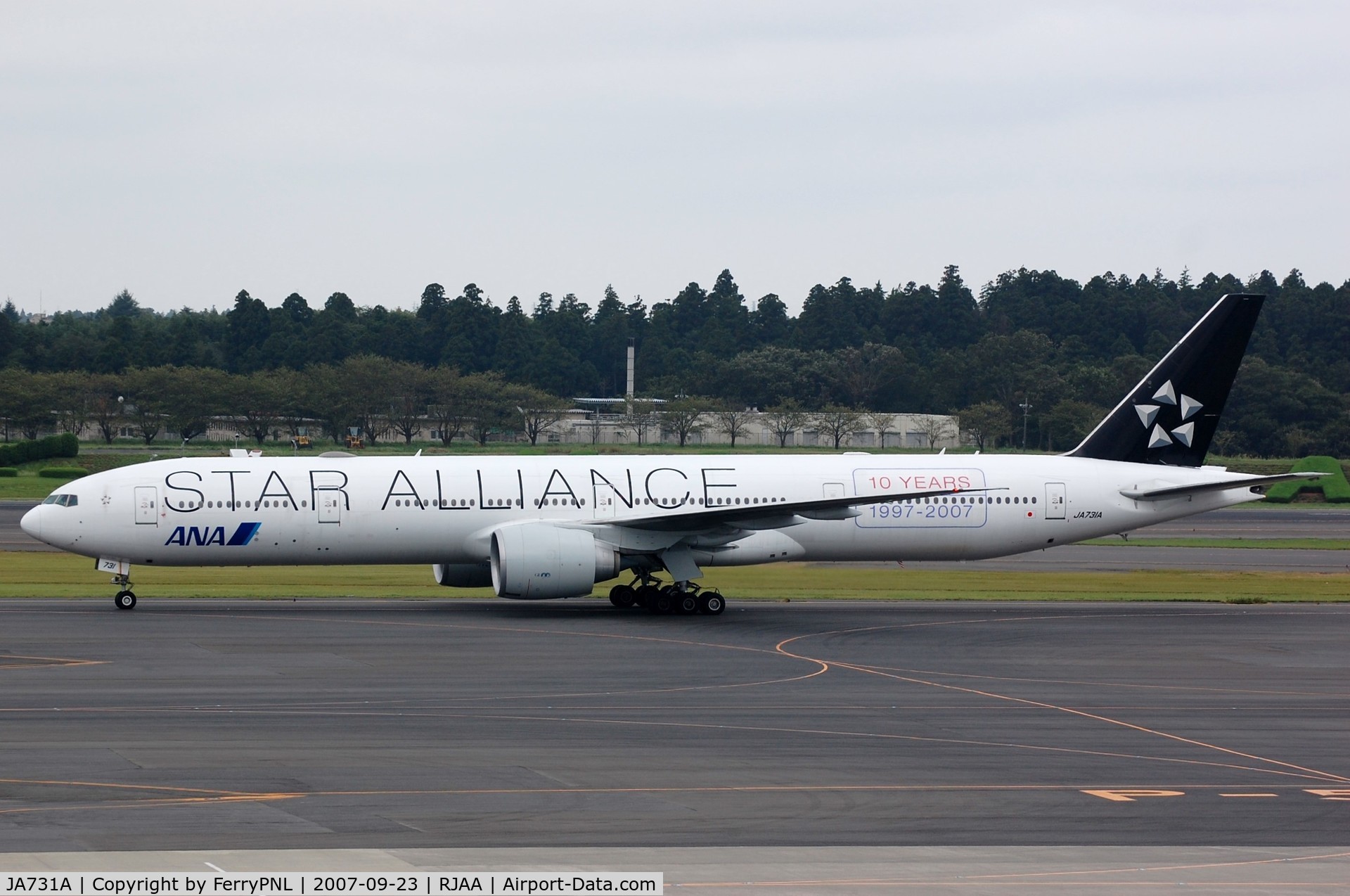 JA731A, 2004 Boeing 777-381/ER C/N 28281, ANA B773 operating in Star Alliance outfit