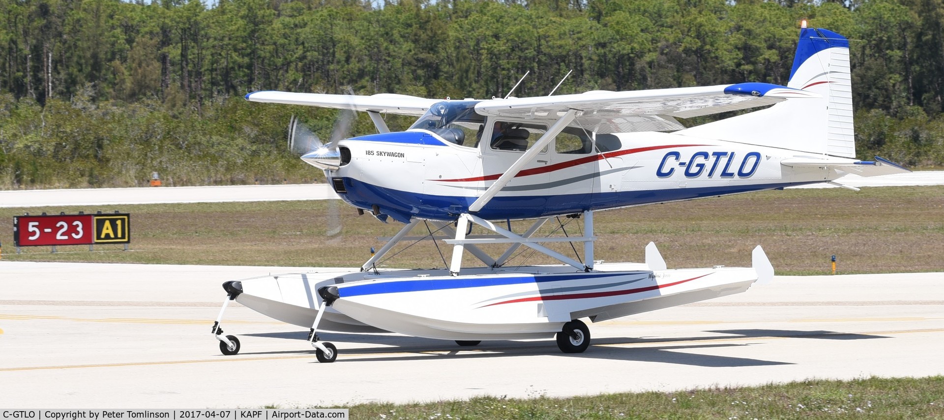 C-GTLO, 1979 Cessna A185F Skywagon 185 C/N 18503787, Taxiing for departure on runway 5 .