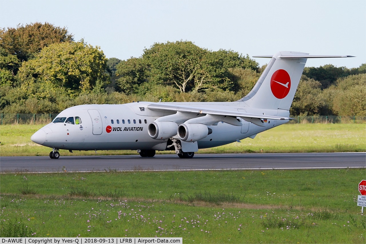 D-AWUE, 1986 British Aerospace BAe.146-200 C/N E2050, British Aerospace BAe.146-200, Taxiing rwy 07R, Brest-Bretagne airport (LFRB-BES)