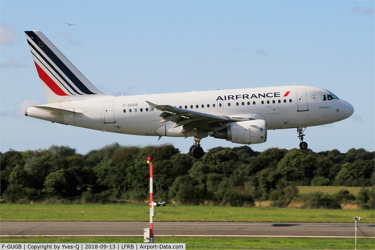 F-GUGB, 2003 Airbus A318-111 C/N 2059, Airbus A318-111, Landing rwy 07R, Brest-Bretagne airport (LFRB-BES)