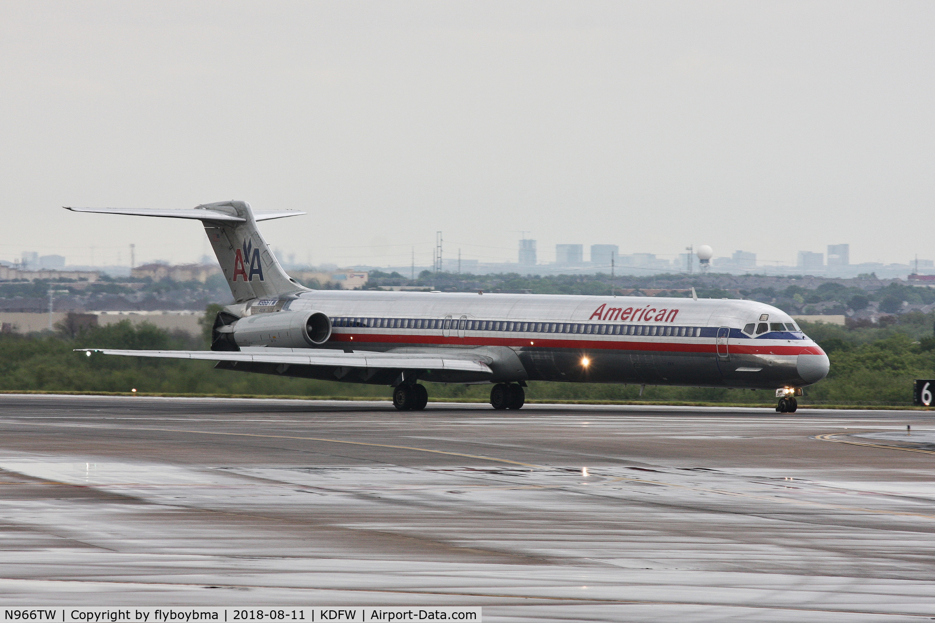 N966TW, 1999 McDonnell Douglas MD-83 (DC-9-83) C/N 53616, N966TW lands on runway 17L at DFW International Airport.