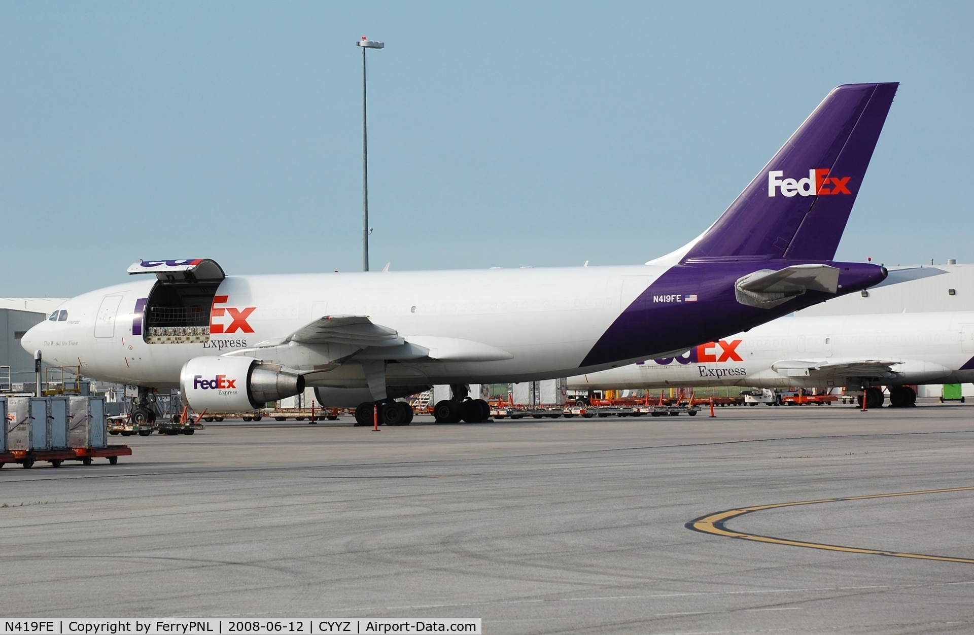 N419FE, 1985 Airbus A310-222 C/N 345, Fedex A310F awaits its cargo