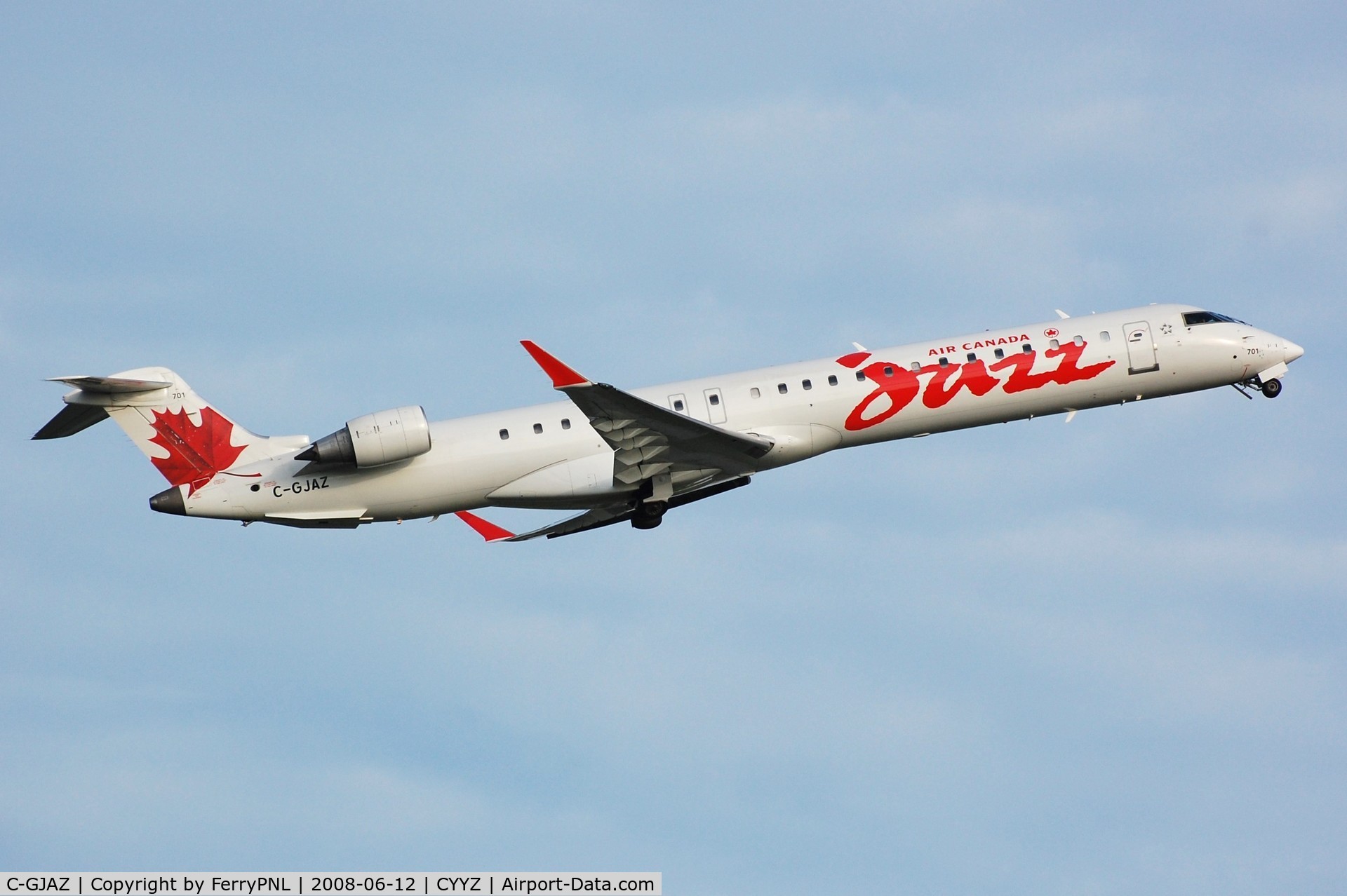 C-GJAZ, 2005 Canadair CRJ-705ER (CL-600-2D15) Regional Jet C/N 15036, Jazz CL700 taking-off