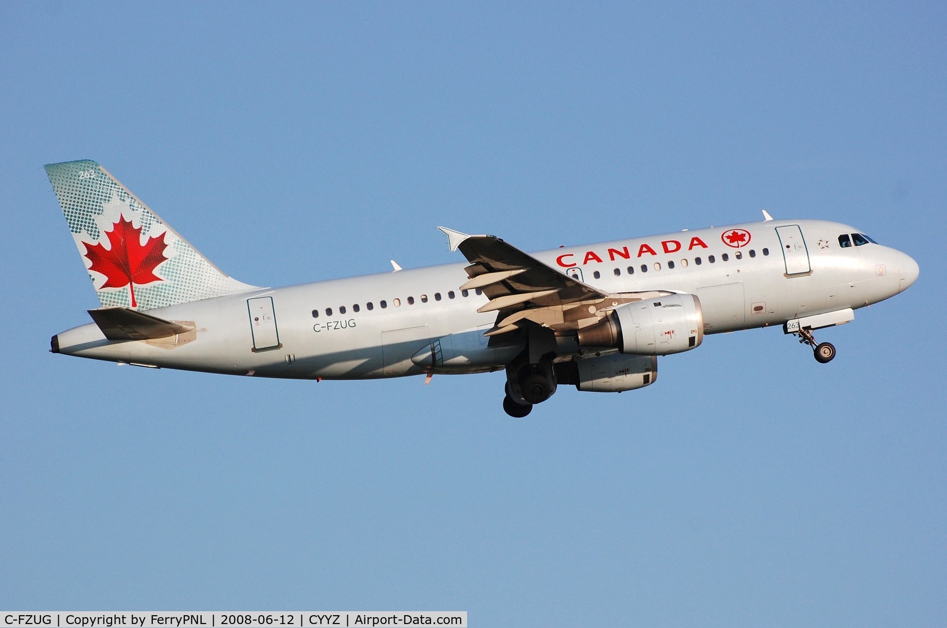 C-FZUG, 1997 Airbus A319-114 C/N 697, Air Canada A319 now flies for AC Rouge.