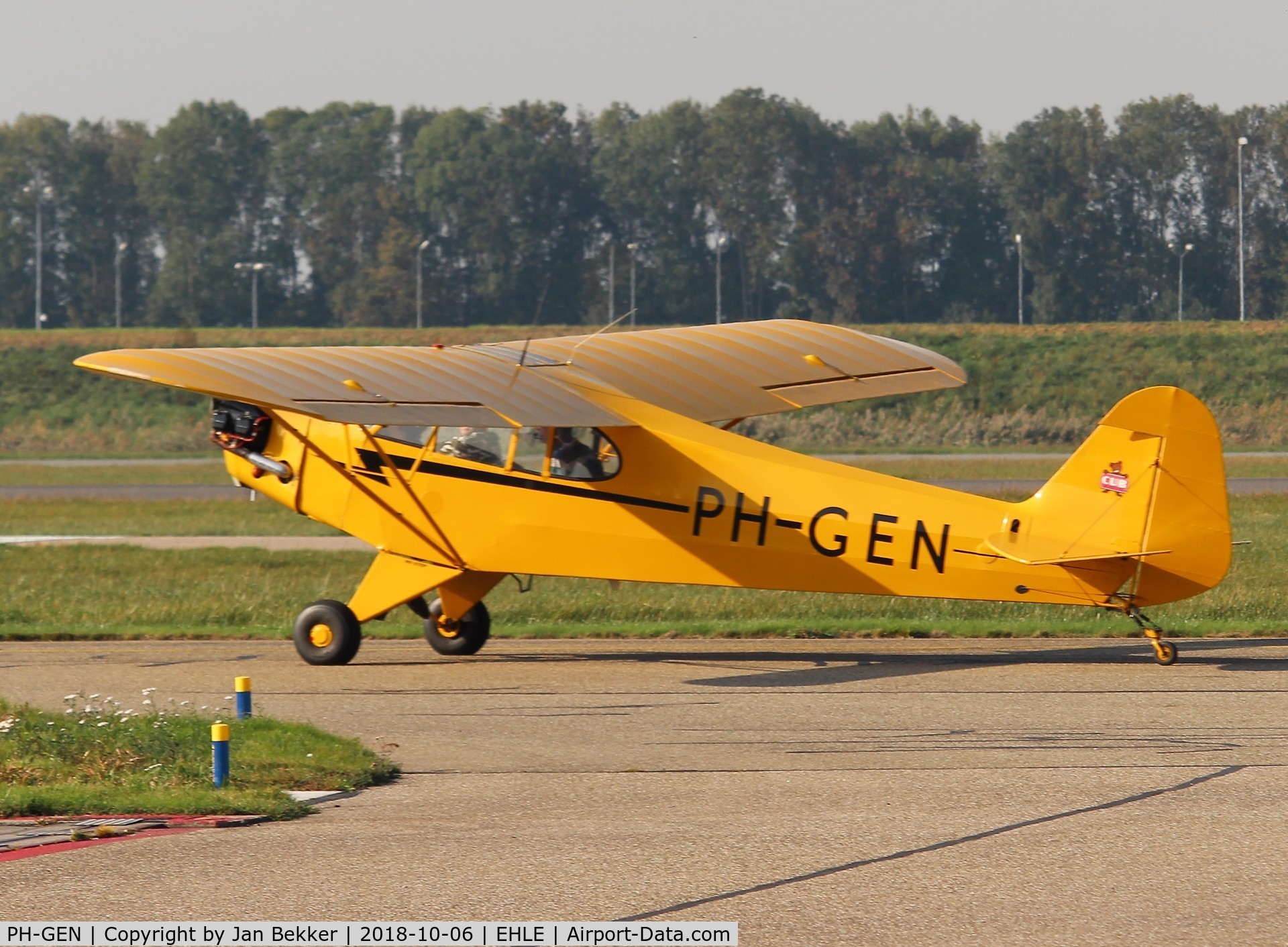 PH-GEN, 1944 Piper L-4J Grasshopper (J3C-65D) C/N 12893, Lelystad Airport