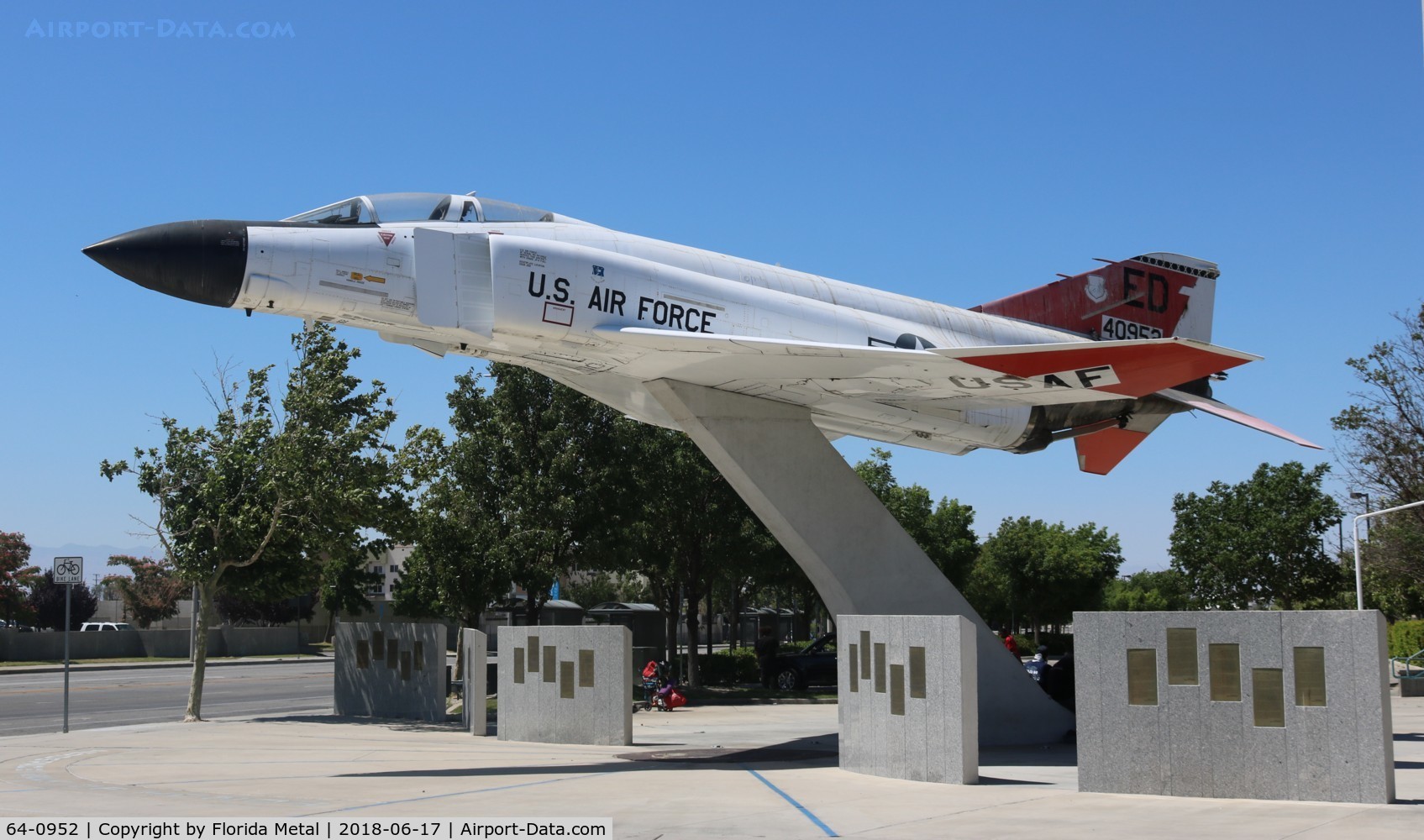 64-0952, 1964 McDonnell F-4D Phantom II C/N 1364, F-4D Downtown Lancaster California