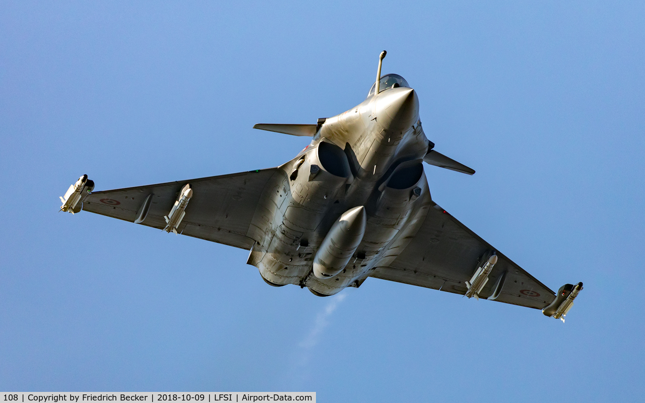 108, 1990 Mikoyan-Gurevich MiG-29A C/N 2960535108, high speed pass