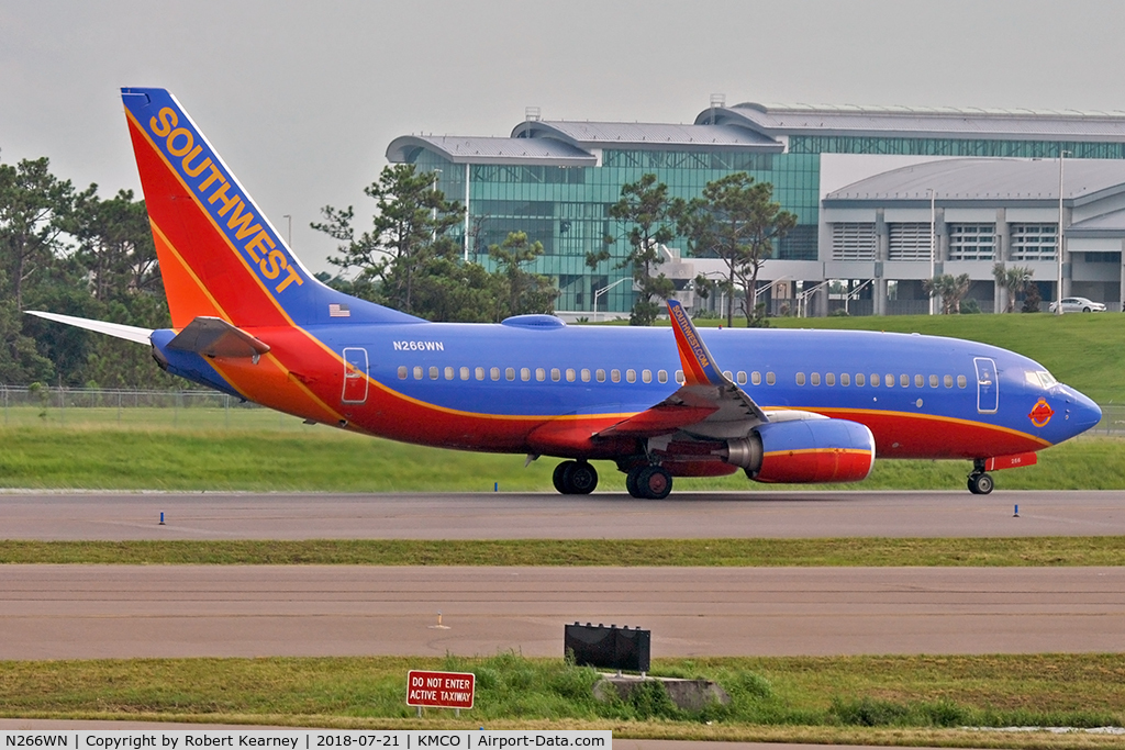 N266WN, 2007 Boeing 737-7H4 C/N 32523, Taxiing out for departure