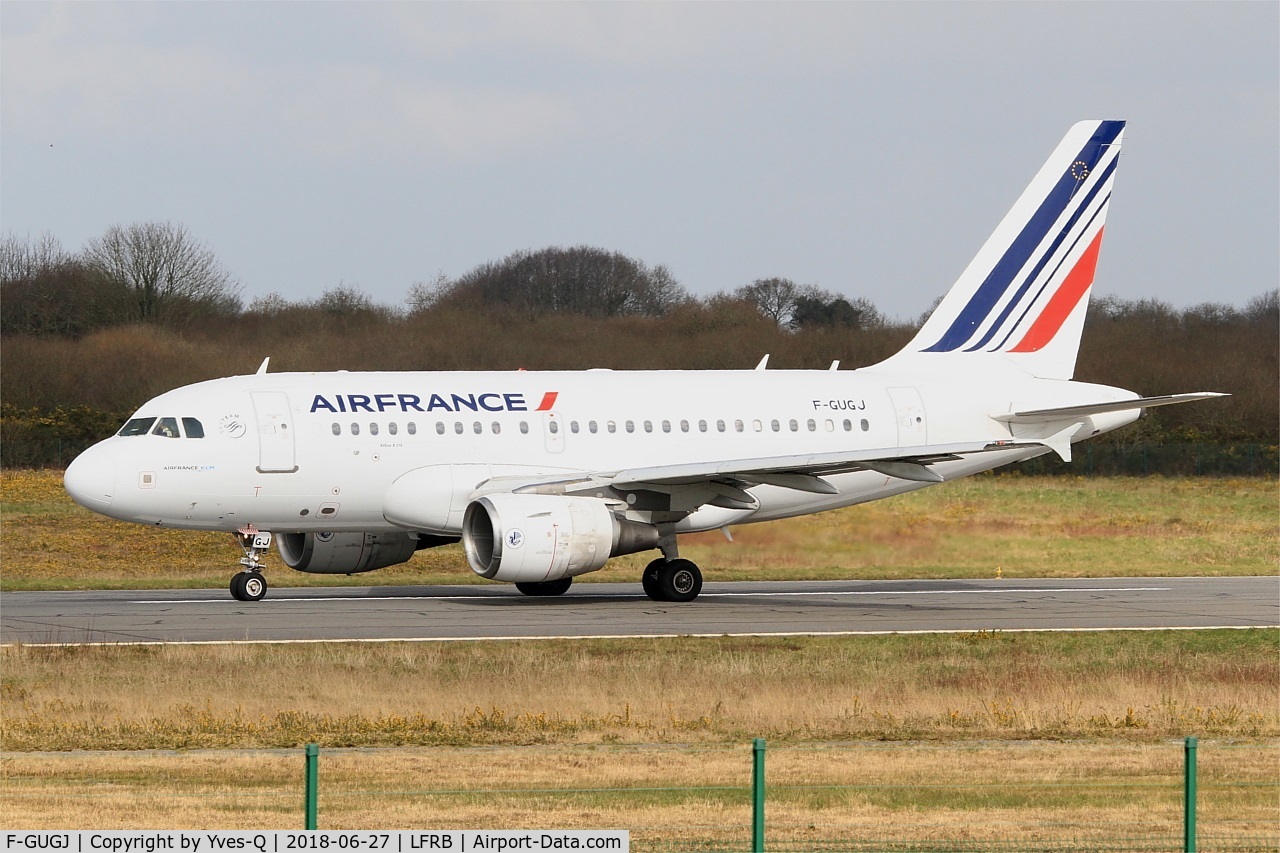 F-GUGJ, 2005 Airbus A318-111 C/N 2582, Airbus A318-111, Taxiing rwy 07R, Brest-Bretagne airport (LFRB-BES)