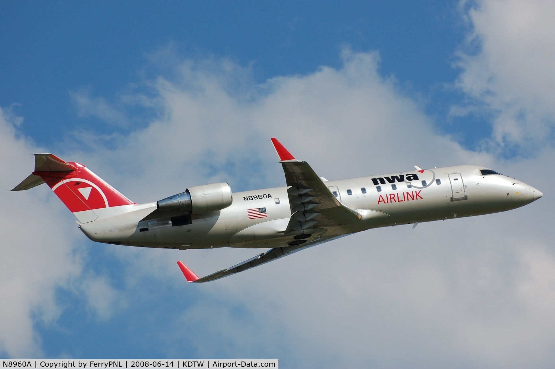 N8960A, 2004 Bombardier CRJ-200 (CL-600-2B19) C/N 7960, CL200 of NWA Airlink