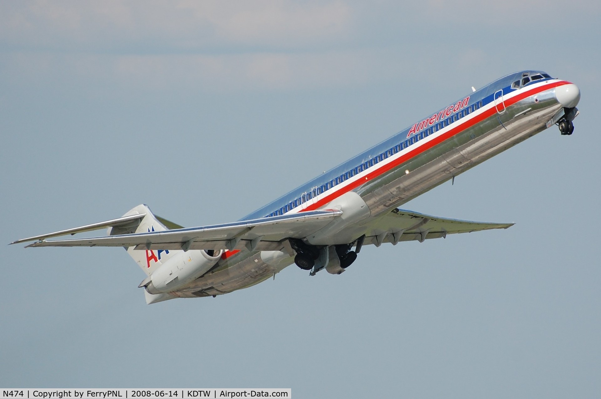 N474, 1988 McDonnell Douglas MD-82 (DC-9-82) C/N 49649, Lift-off of AA MD82