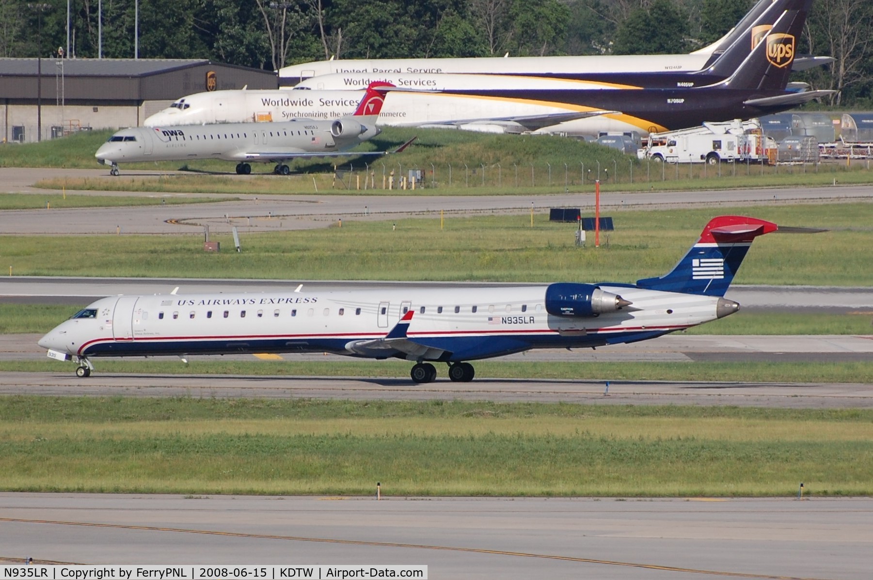N935LR, 2005 Bombardier CRJ-900ER (CL-600-2D24) C/N 15035, US Express CL900 in DTW