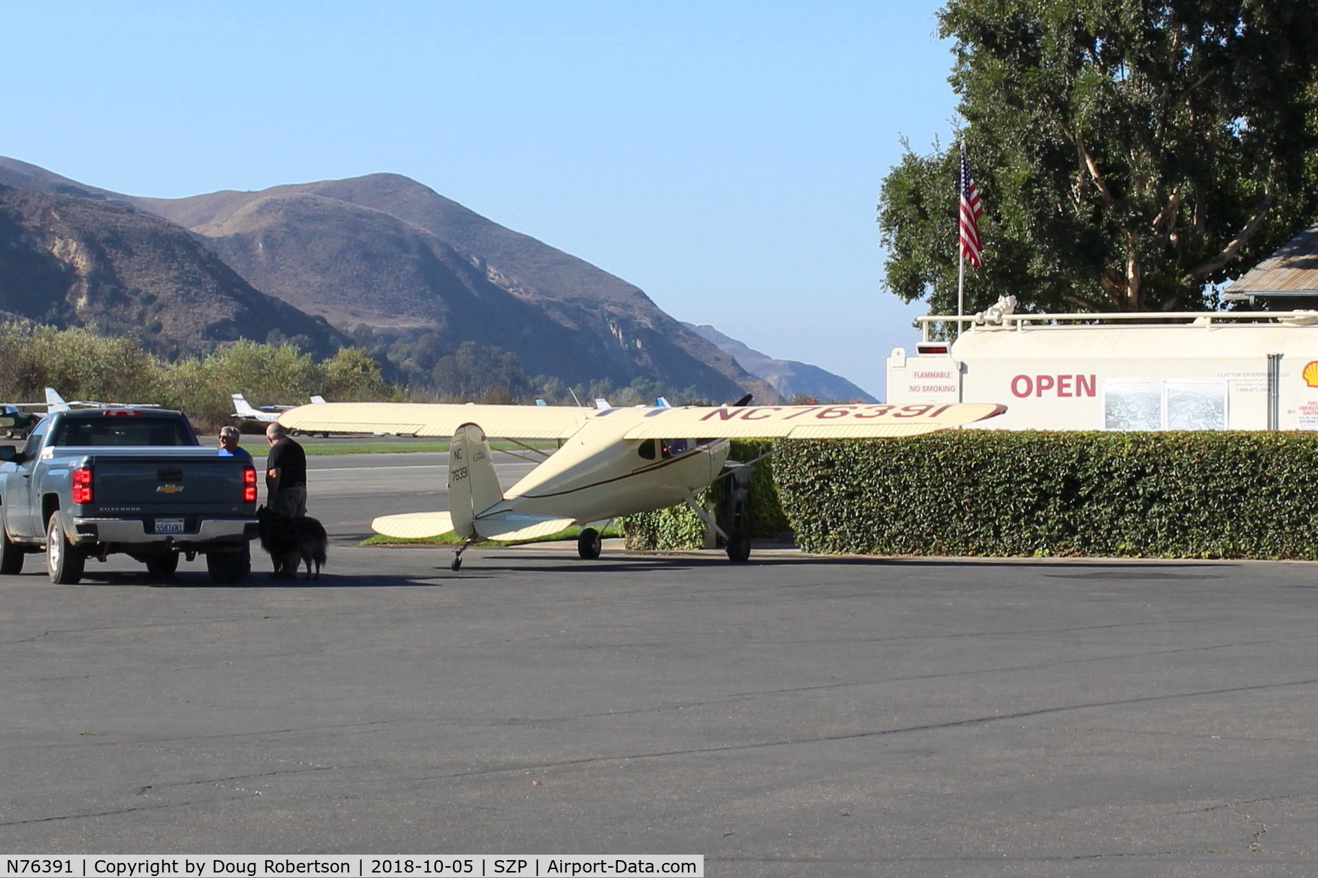 N76391, 1946 Cessna 140 C/N 10812, 1946 Cessna 140, Continental C85 85 Hp, at Fuel Dock