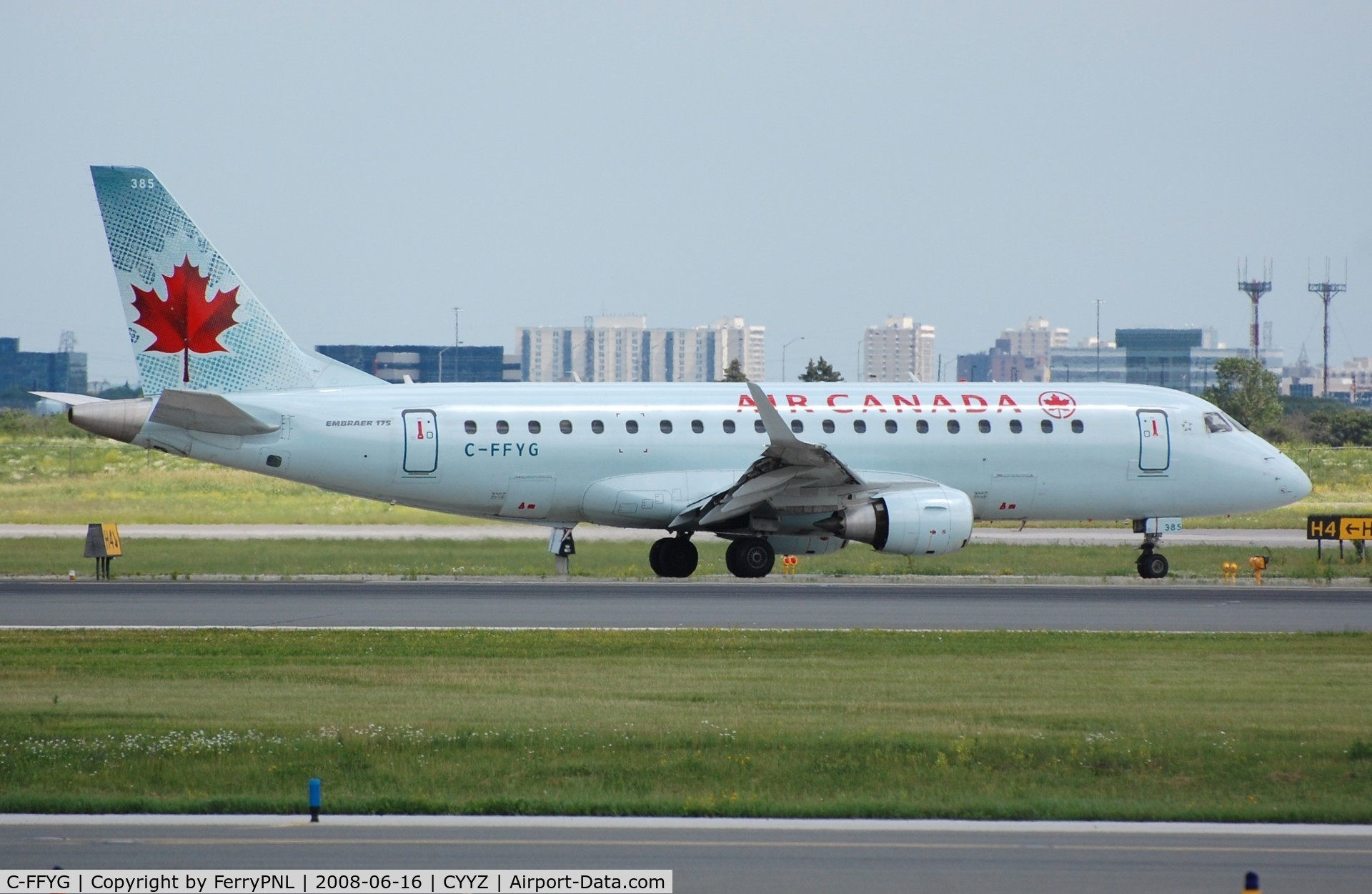 C-FFYG, 2005 Embraer 175SU (ERJ-170-200SU) C/N 17000116, Air Canada ERJ175 arriving