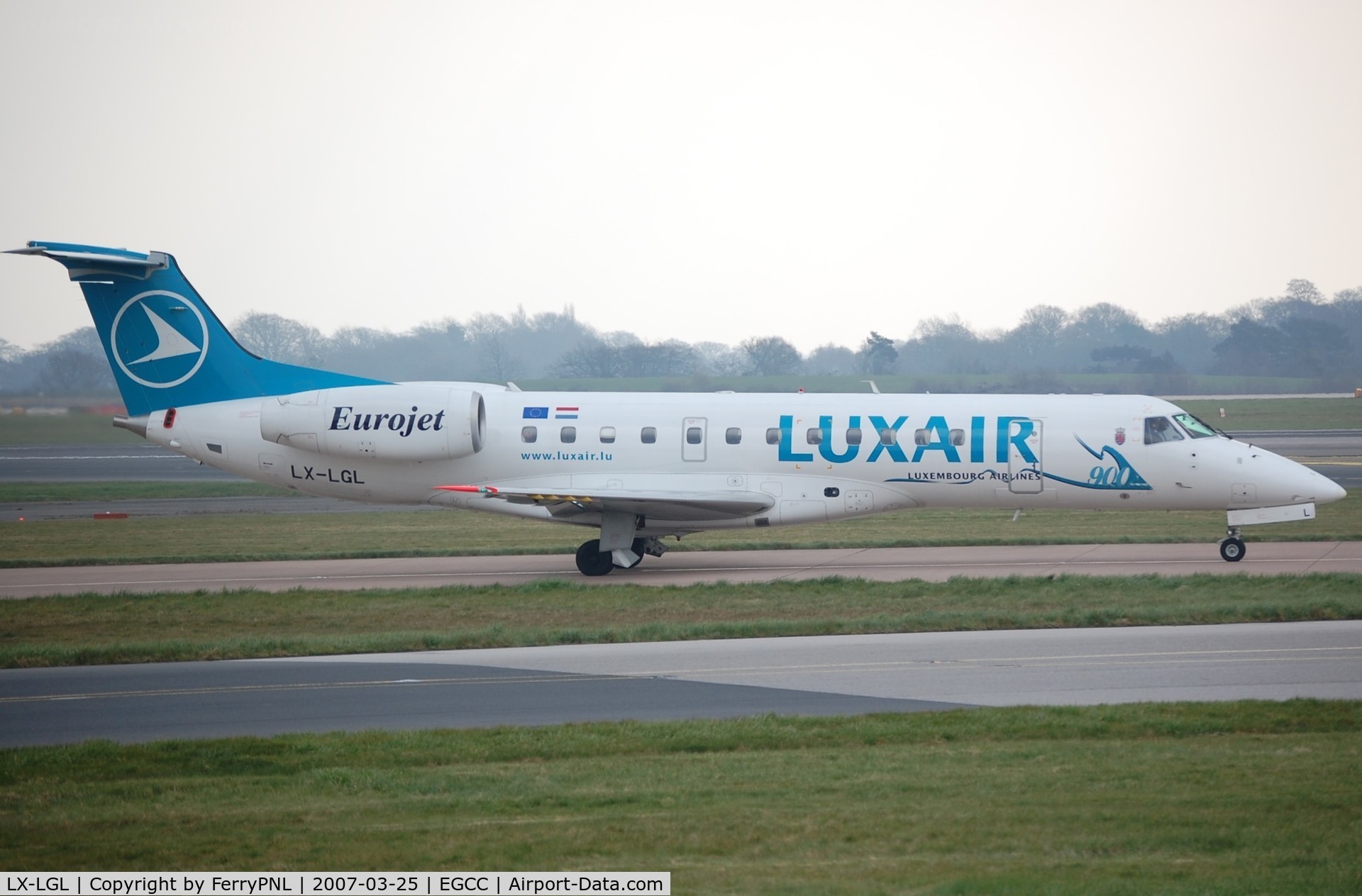 LX-LGL, 2005 Embraer ERJ-135LR (EMB-135LR) C/N 14500893, Luxair ERJ135 taxying out