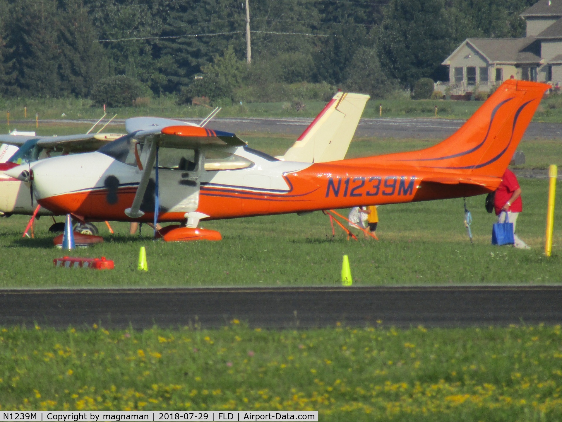 N1239M, 1975 Cessna 182P Skylane C/N 18264254, at Fond du lac