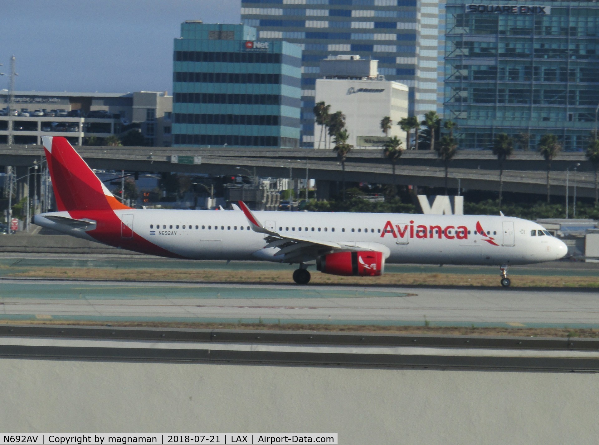 N692AV, 2014 Airbus A321-231 C/N 5936, landing at LA