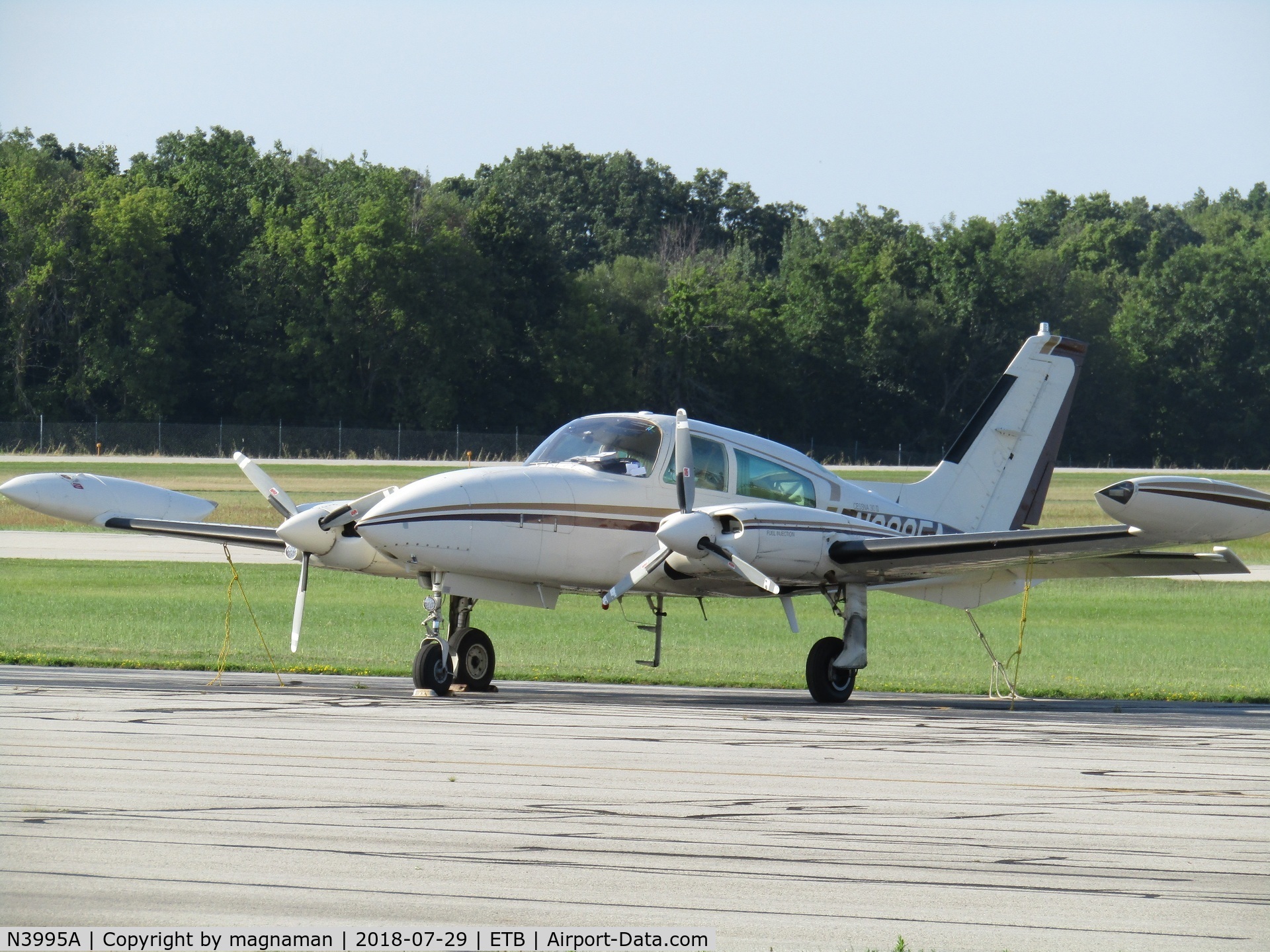 N3995A, 1978 Cessna 310R C/N 310R1347, on apron at west bend