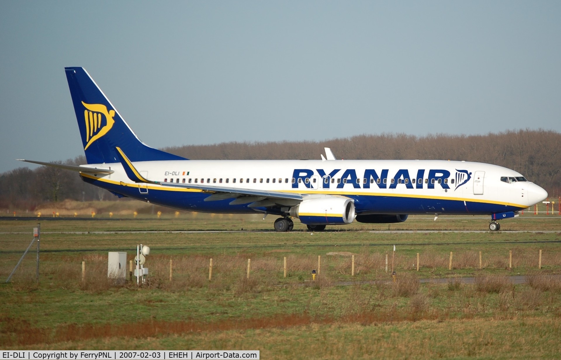 EI-DLI, 2006 Boeing 737-8AS C/N 33591, Ryanair B738 vacating the runway in EIN