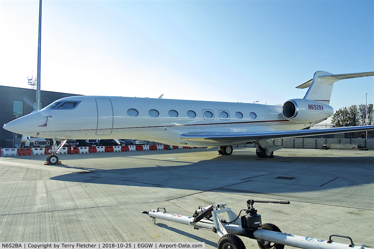 N652BA, 2015 Gulfstream G-VI (G650ER) C/N 6130, At London-Luton