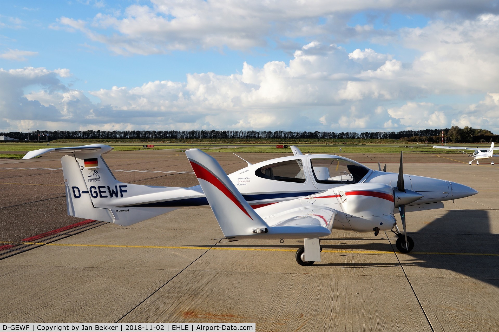 D-GEWF, Diamond DA-42 Twin Star C/N 42.014, Lelystad Airport