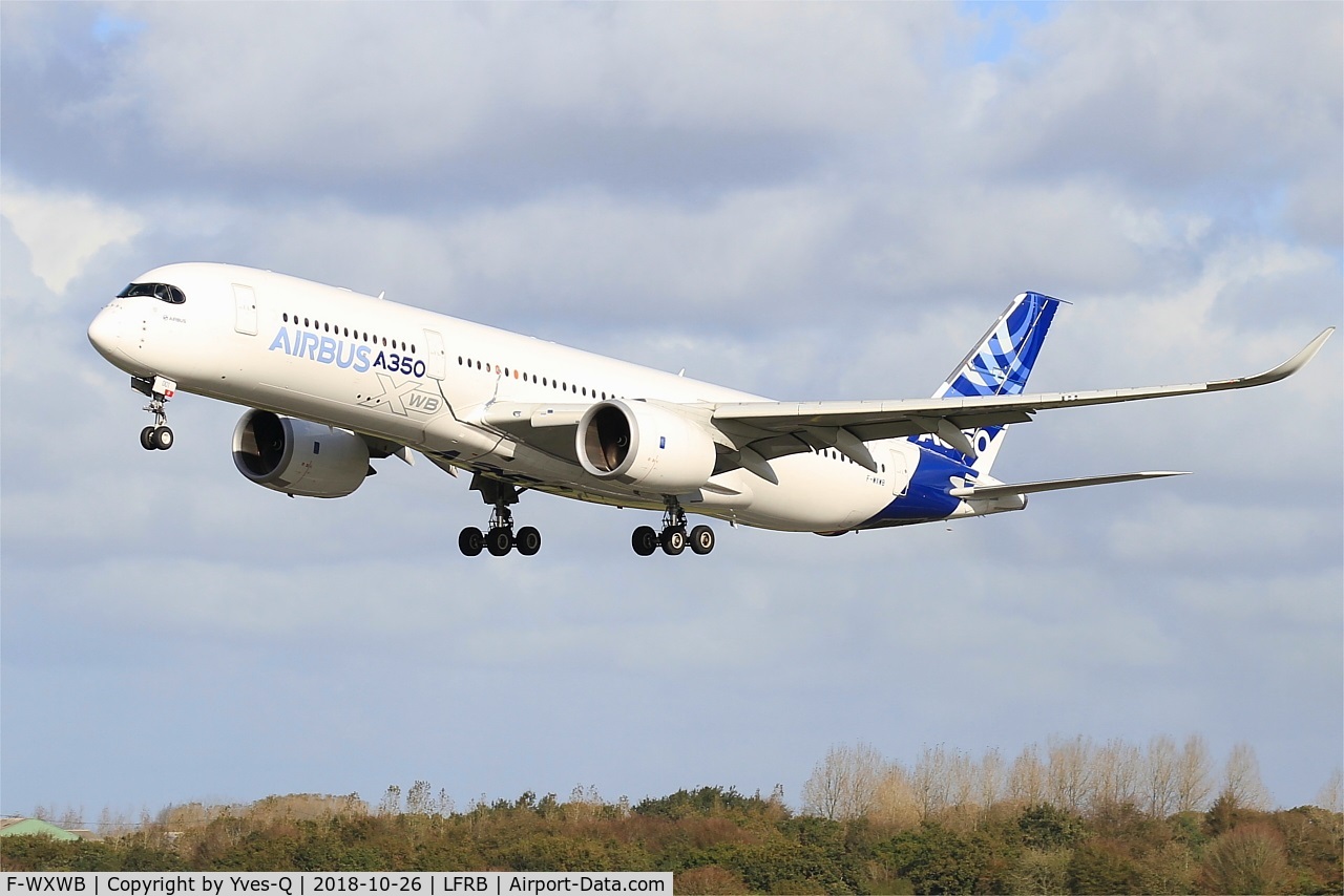 F-WXWB, 2013 Airbus A350-941 C/N 001, Airbus A350-941, On final rwy 25L for crosswind tests, Brest-Bretagne airport (LFRB-BES)