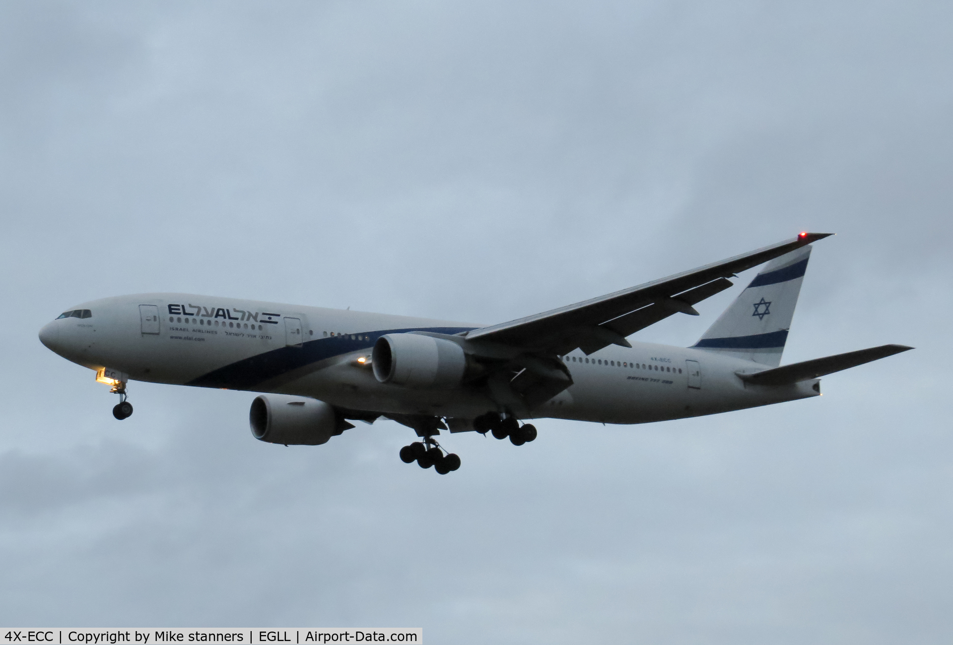 4X-ECC, 2001 Boeing 777-258/ER C/N 30833, EL AL B777- 258ER Landing runway 27L,LHR 27.7.2015