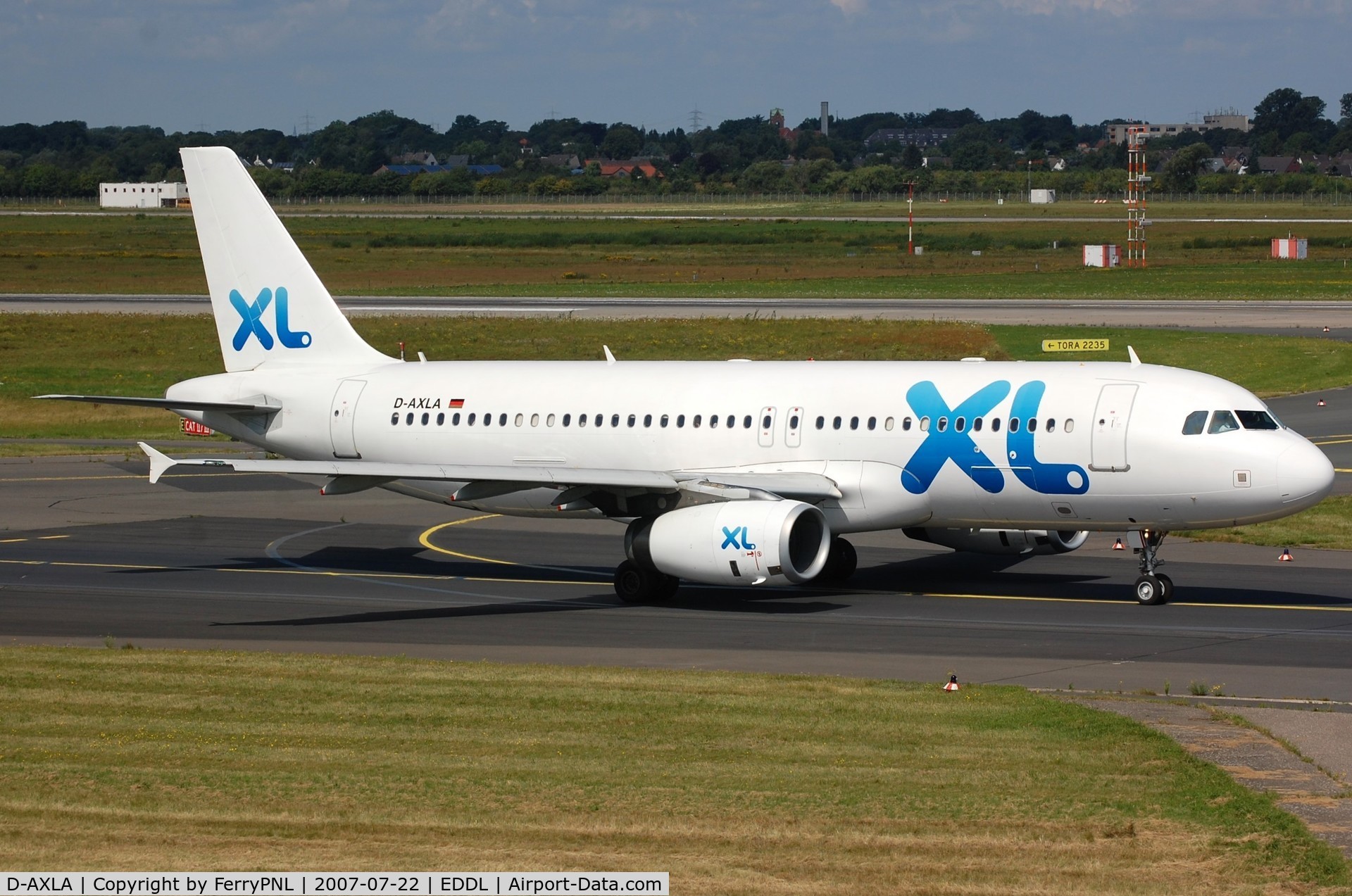 D-AXLA, 2005 Airbus A320-232 C/N 2500, XL A320 taxying for departure