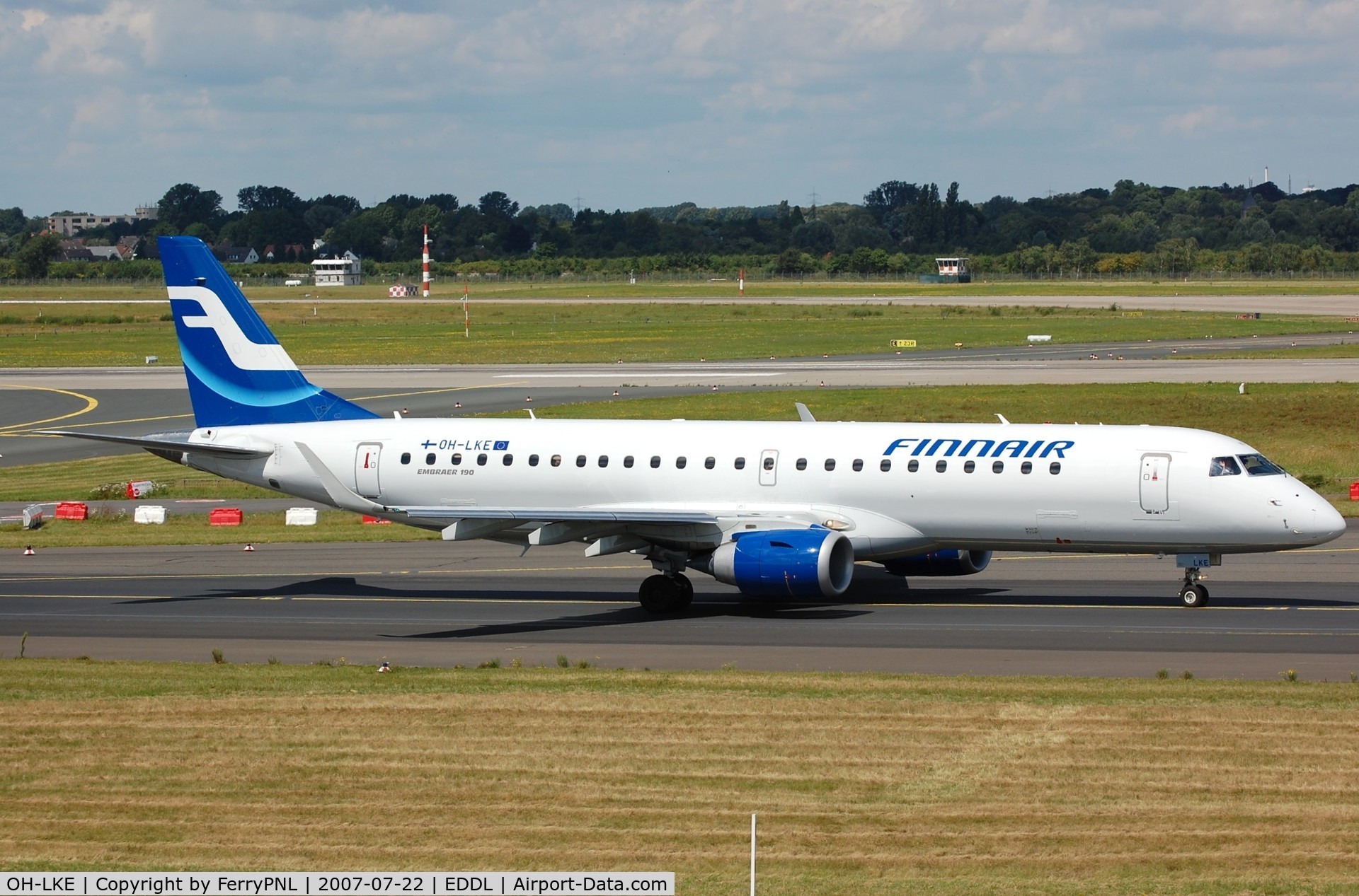 OH-LKE, 2007 Embraer 190LR (ERJ-190-100LR) C/N 19000059, Finnair ERJ170 taxying out.
