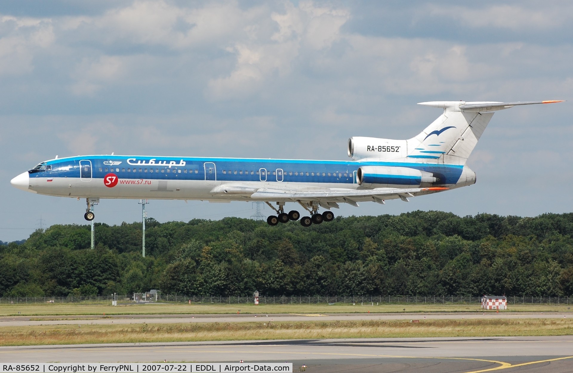 RA-85652, 1988 Tupolev Tu-154M C/N 88A794, S7 TU154M landing in DUS