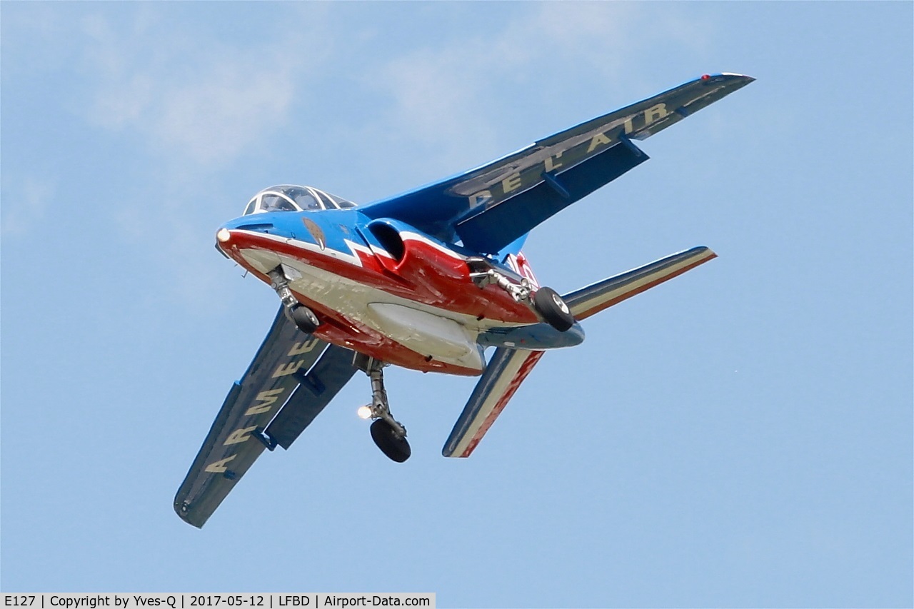 E127, 1983 Dassault-Dornier Alpha Jet E C/N E127, Dassault-Dornier Alpha Jet E (F-UGFK), Athos 06 of Patrouille de France 2017, On final rwy 23, Bordeaux-Mérignac Air Base 106 (LFBD-BOD) Open day 2017