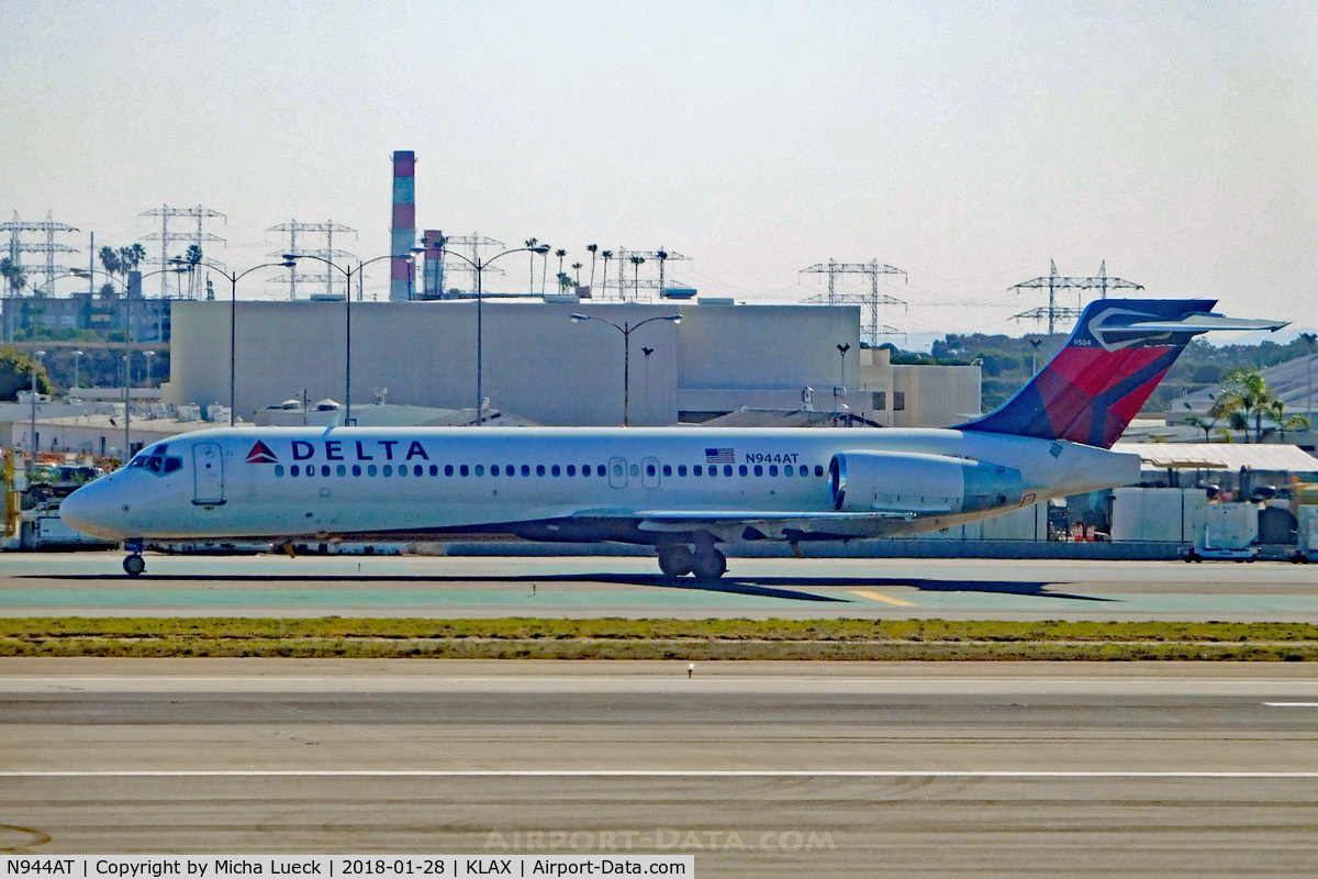 N944AT, 1999 Boeing 717-200 C/N 55007, At LAX