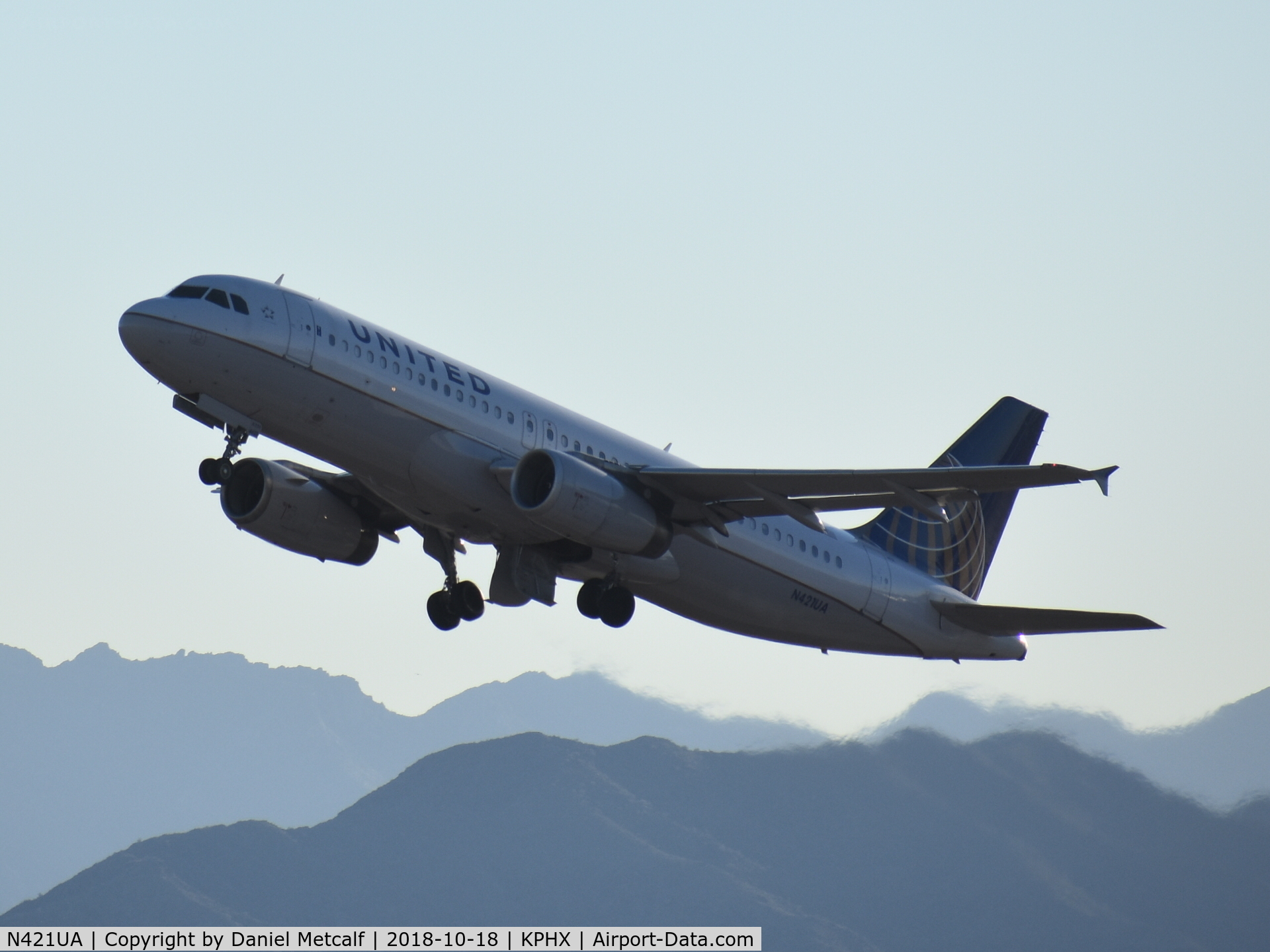 N421UA, 1994 Airbus A320-232 C/N 500, Seen taking off from Phoenix Sky Harbor International Airport