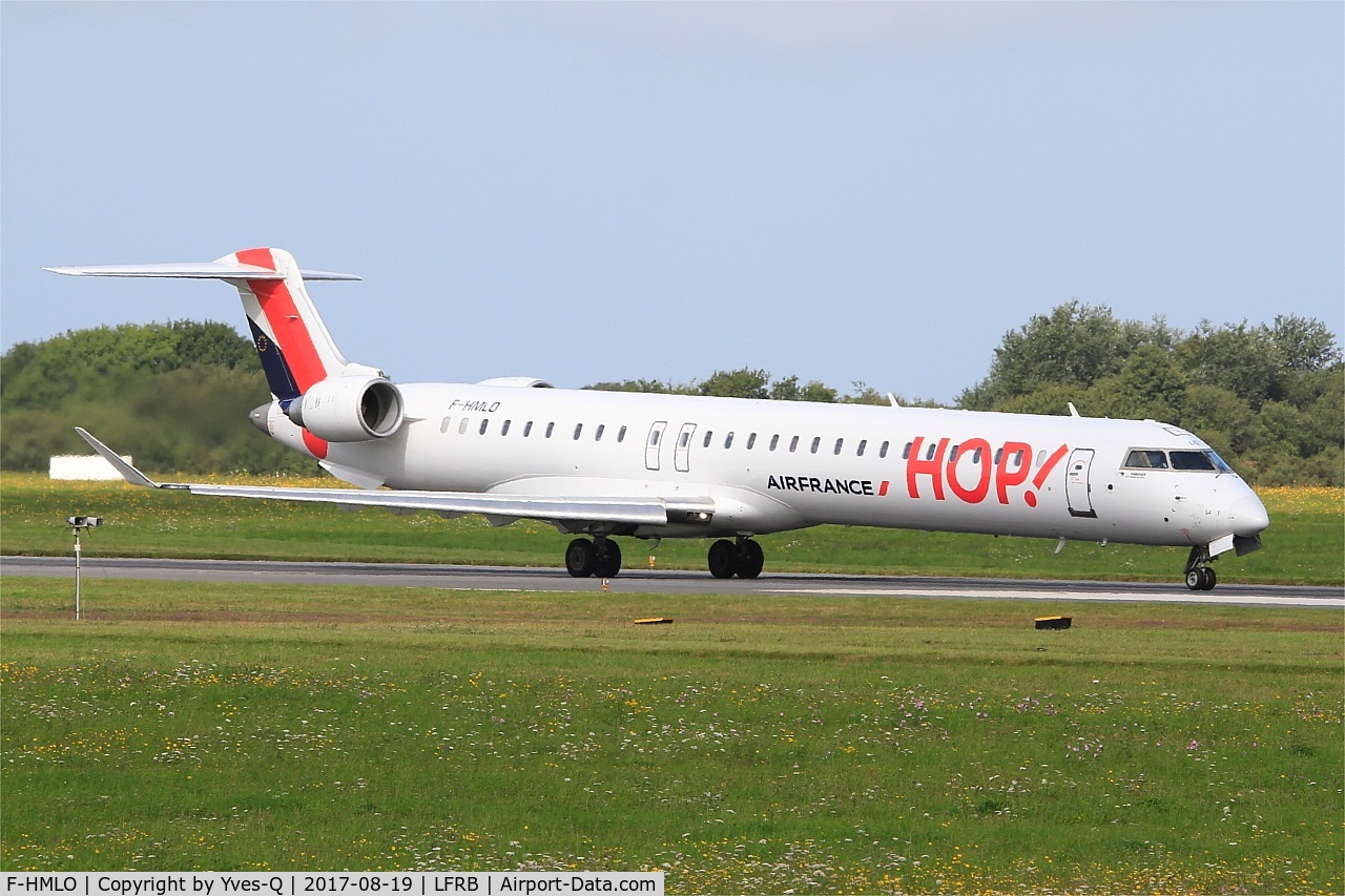 F-HMLO, 2015 Bombardier CRJ-1000EL NG (CL-600-2E25) C/N 19041, Canadair Regional Jet CRJ-1000EL, Taxiing rwy 25L, Brest-Bretagne airport (LFRB-BES)
