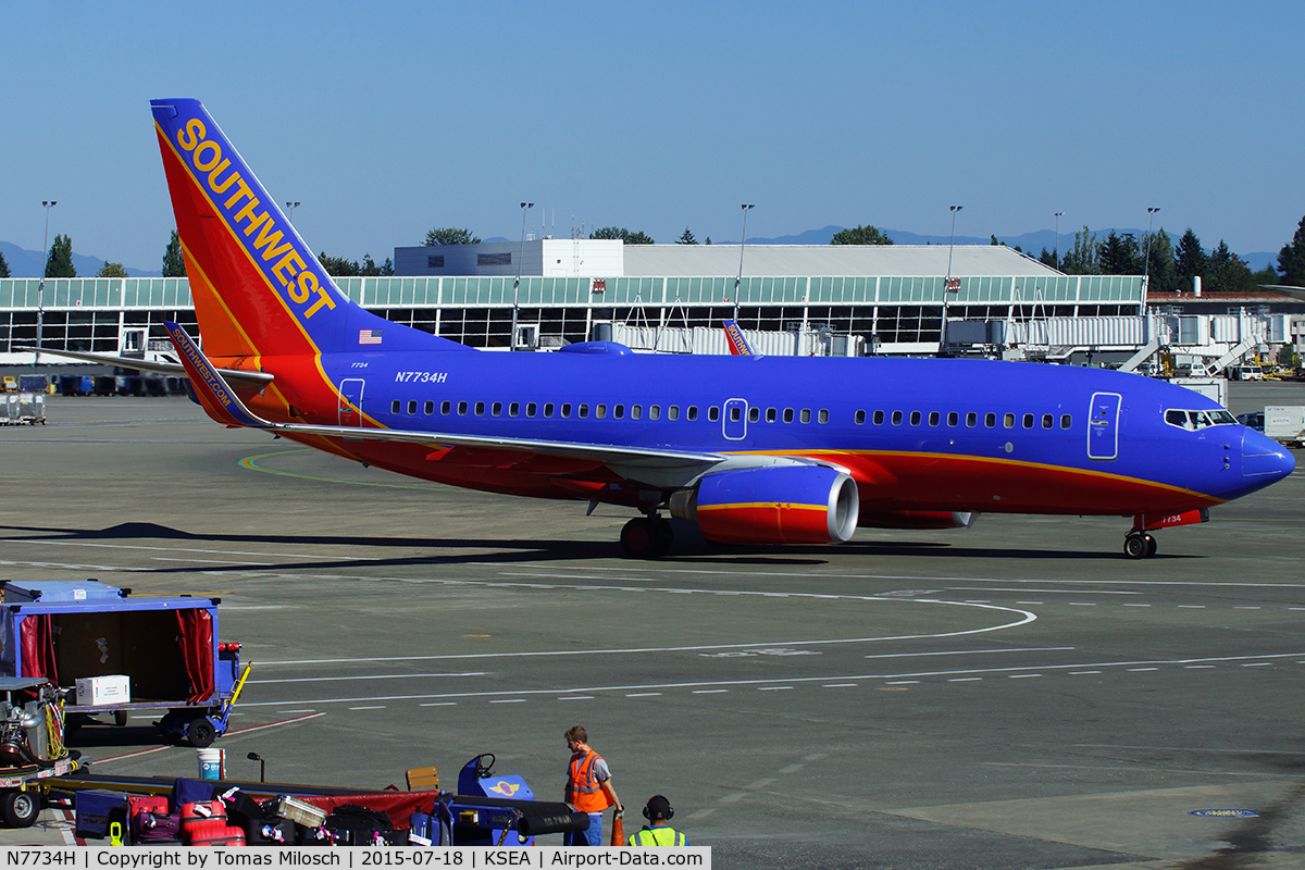 N7734H, 2006 Boeing 737-7BD C/N 33923, 