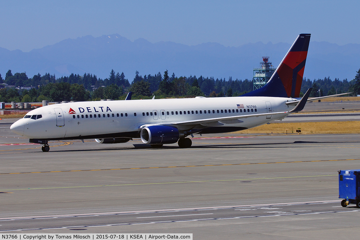 N3766, 2001 Boeing 737-832 C/N 30820, 