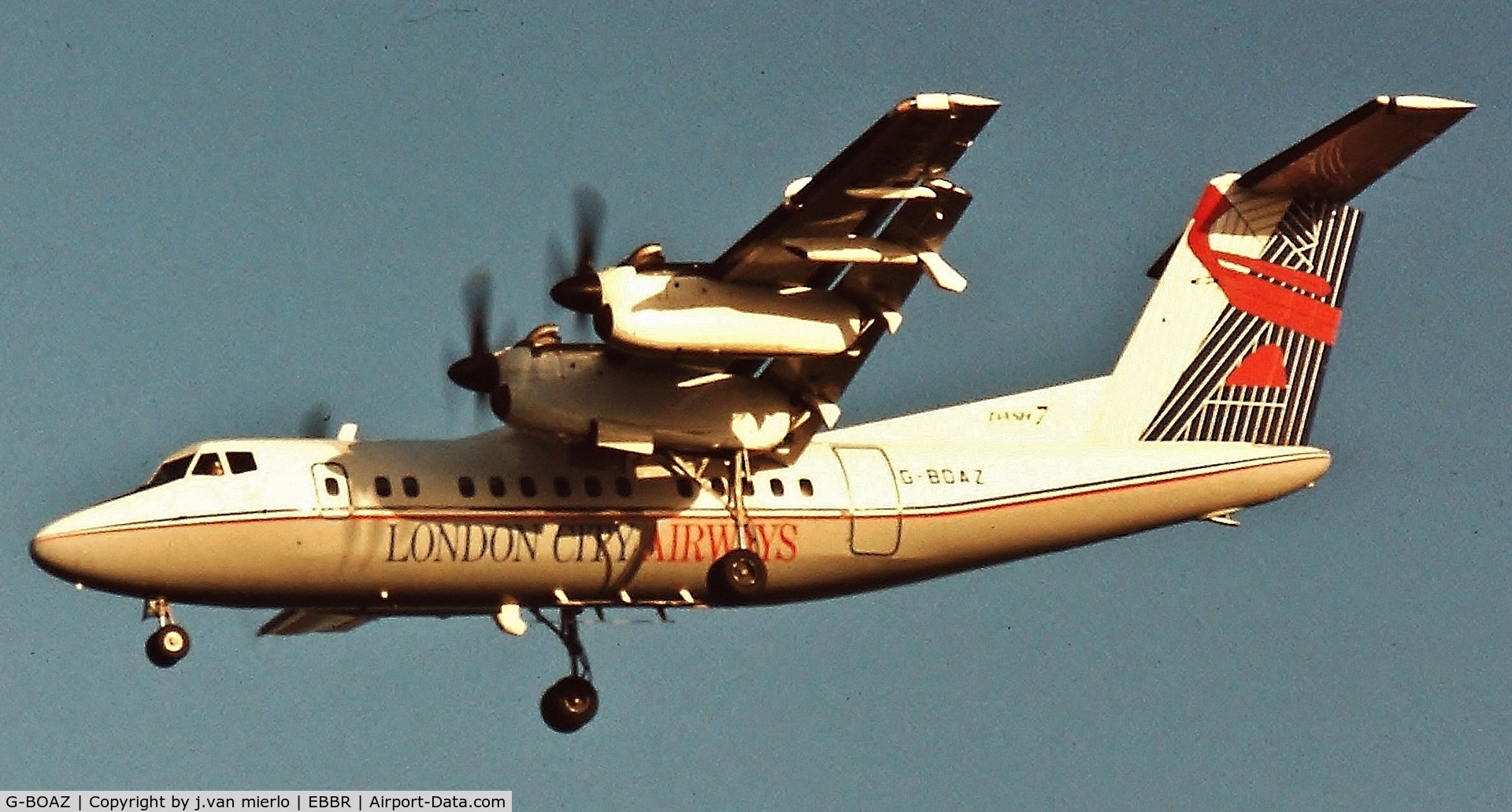 G-BOAZ, 1982 De Havilland Canada DHC-7-102 Dash 7 C/N 77, landing EBBR 25L